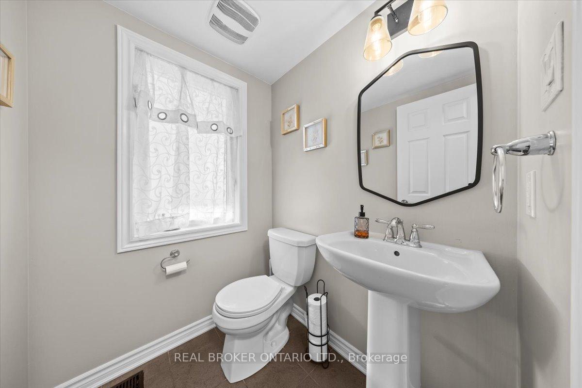 Photo 3 of 504 Broadleaf Street, Ottawa, Avalon West — HOMEH