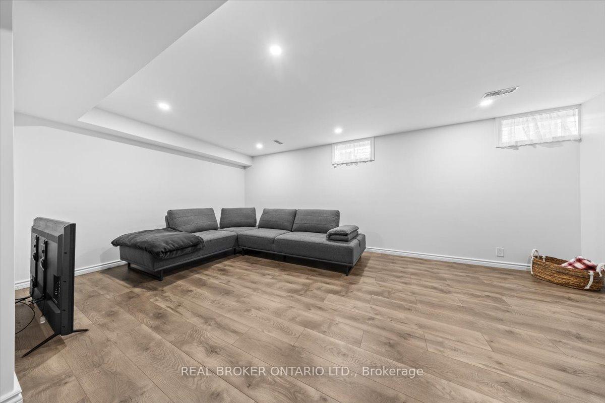 Photo 16 of 504 Broadleaf Street, Ottawa, Avalon West — HOMEH