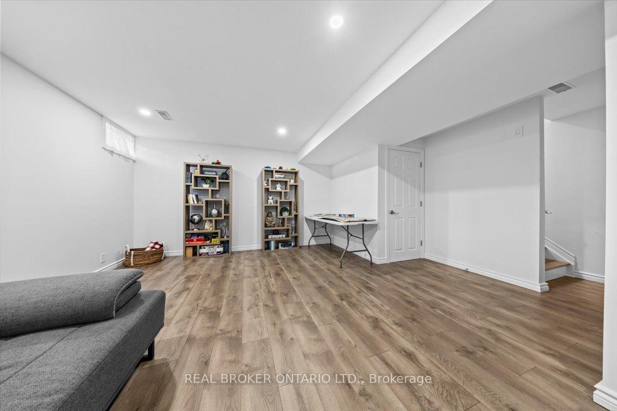 Photo 17 of 504 Broadleaf Street, Ottawa, Avalon West — HOMEH