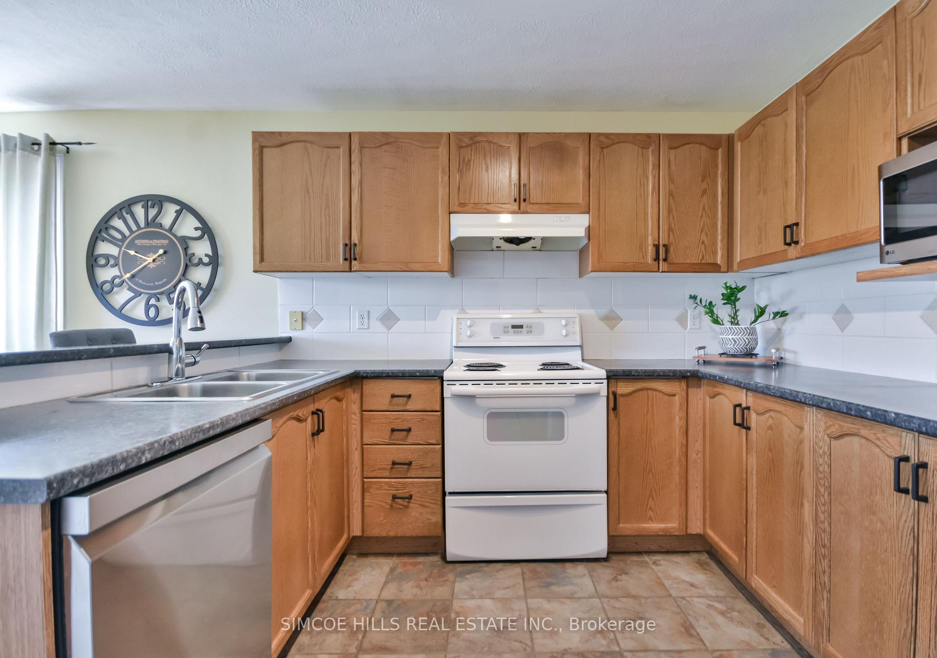 Photo 9 of 73 Vanessa Drive, Orillia — HOMEH