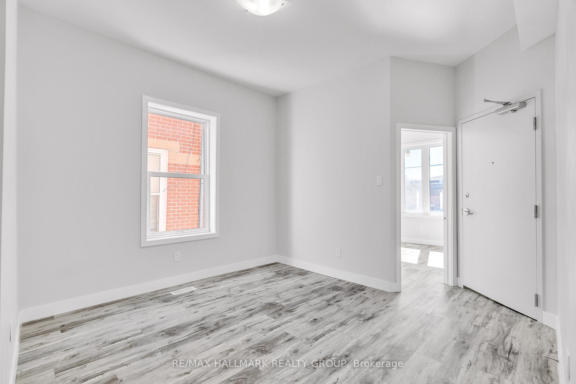 Photo 3 of Unit 1, 261 Somerset Street E, Ottawa, Ottawa Centre — HOMEH