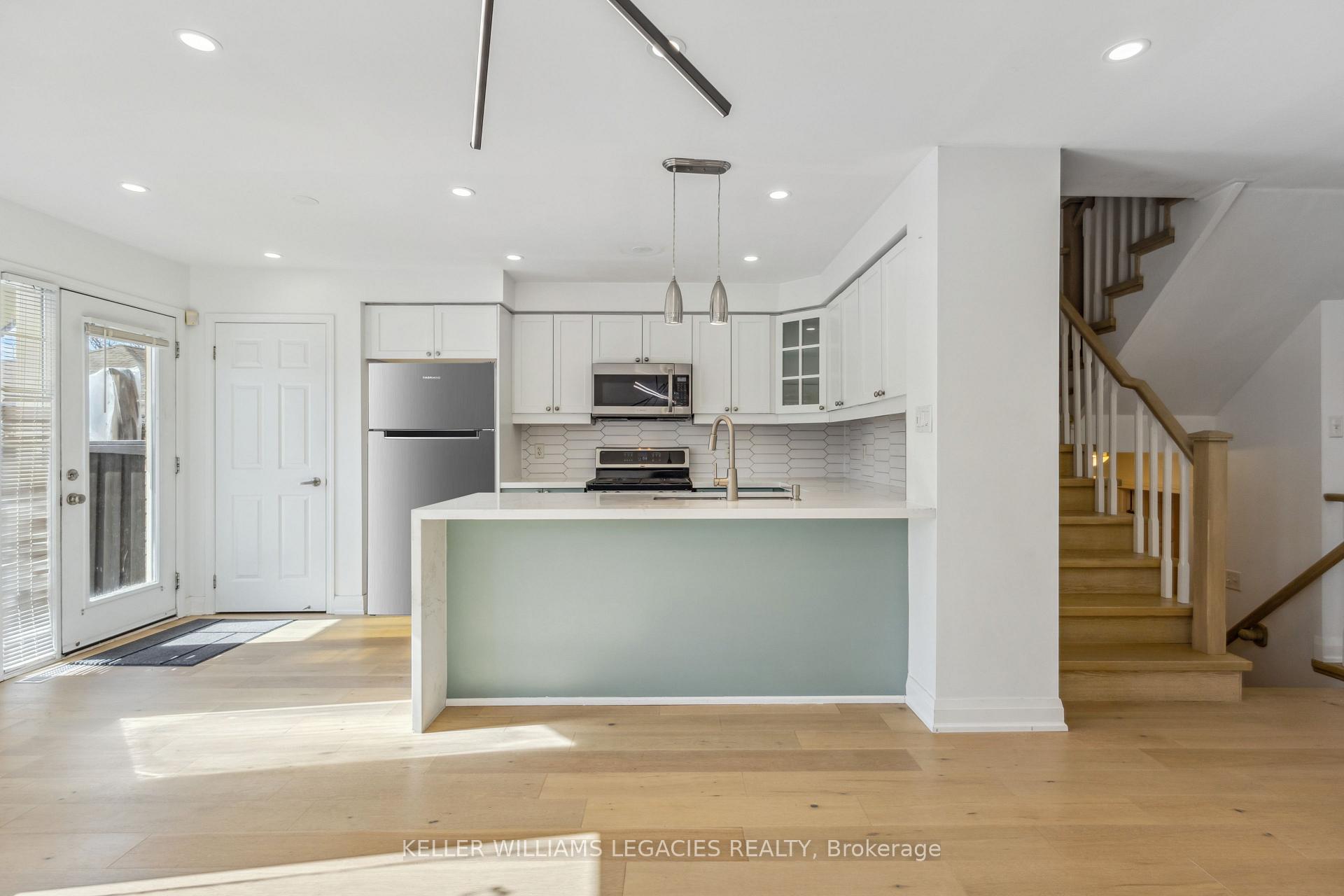 Photo 2 of 30 Gas Lamp Lane, Markham, Cornell — HOMEH