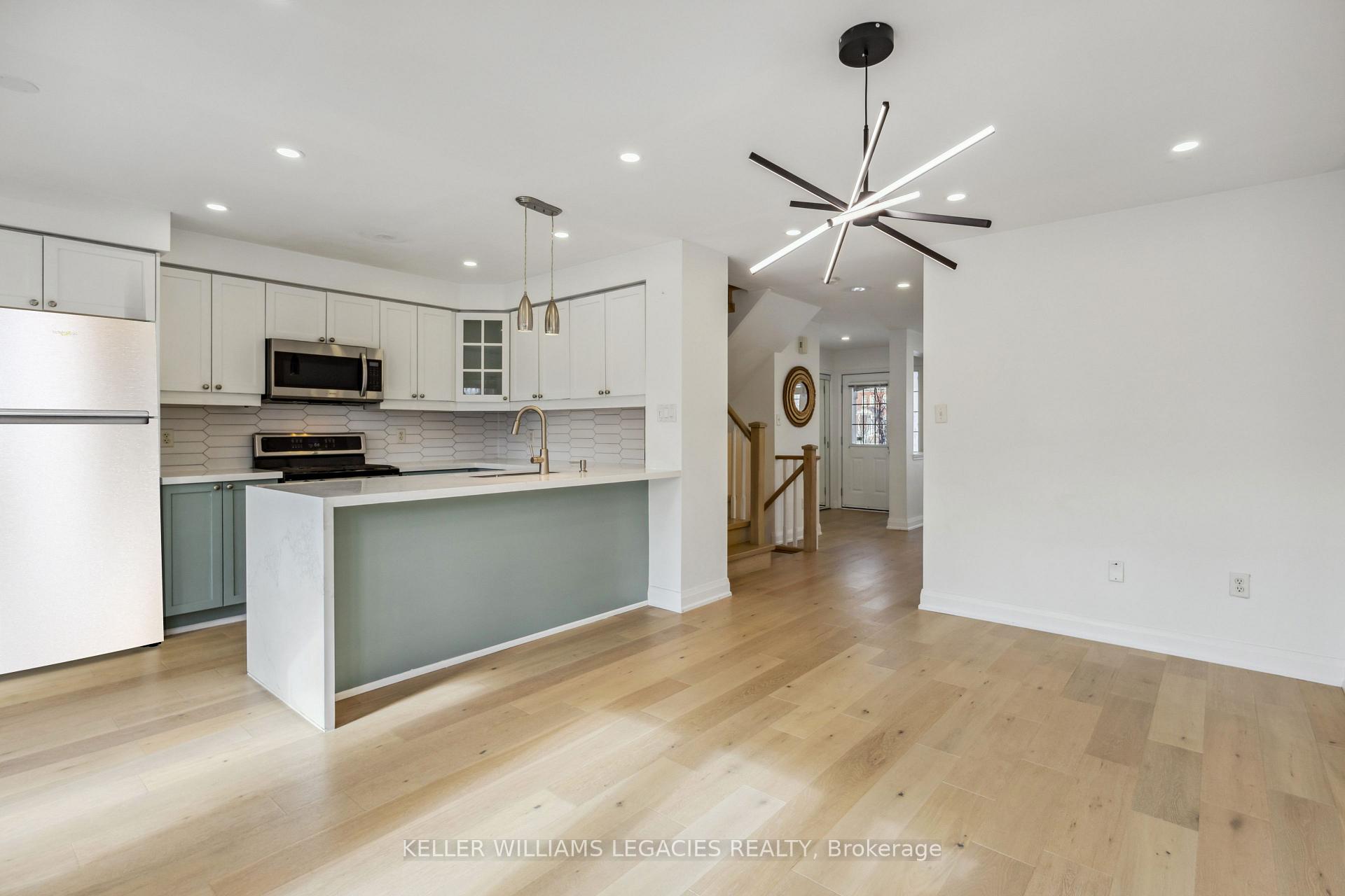 Photo 4 of 30 Gas Lamp Lane, Markham, Cornell — HOMEH