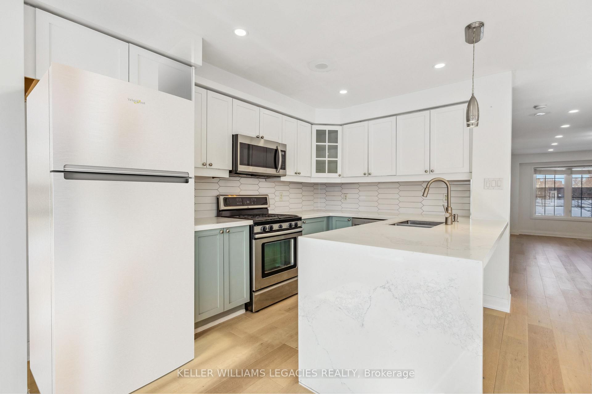 Photo 5 of 30 Gas Lamp Lane, Markham, Cornell — HOMEH