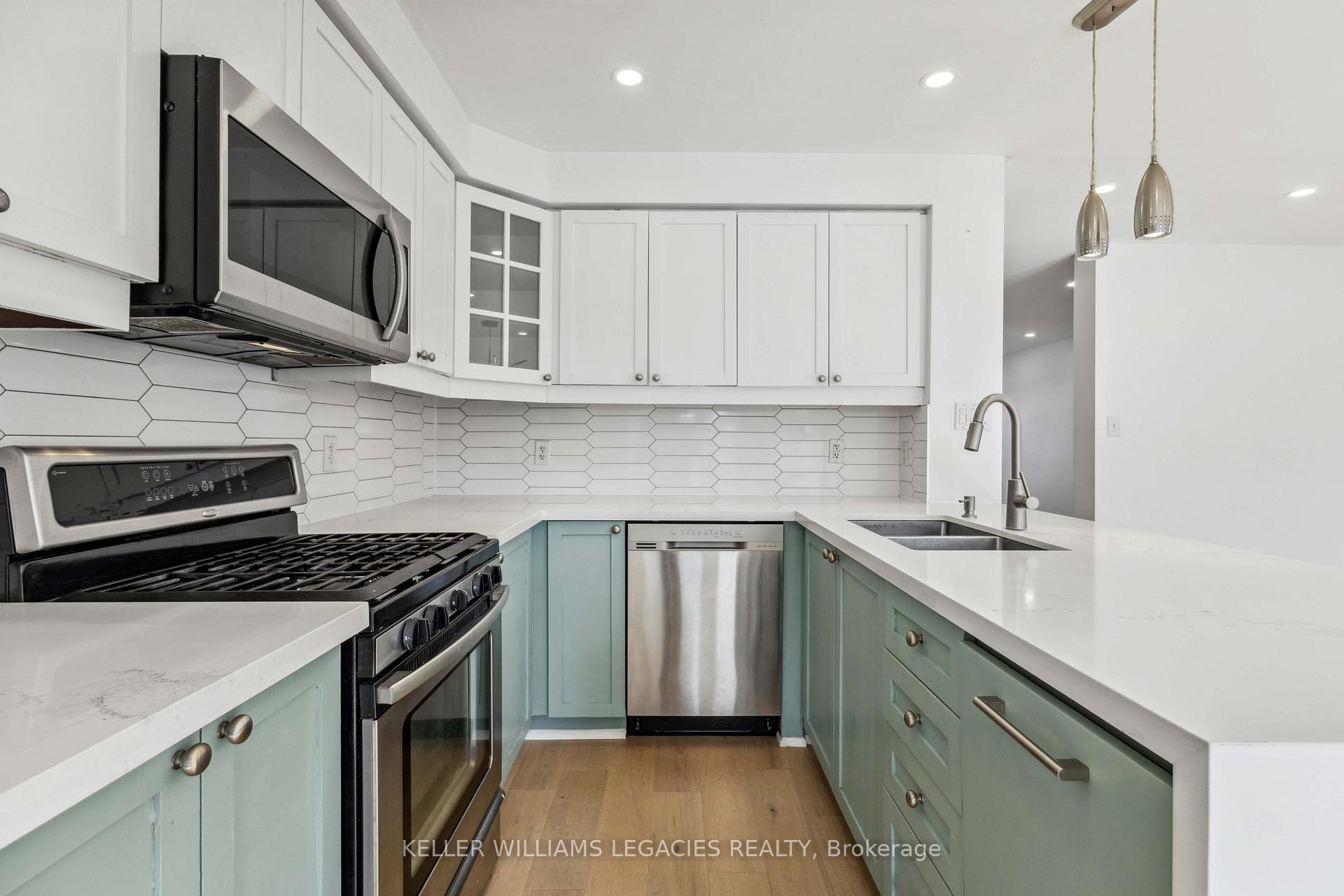Photo 6 of 30 Gas Lamp Lane, Markham, Cornell — HOMEH