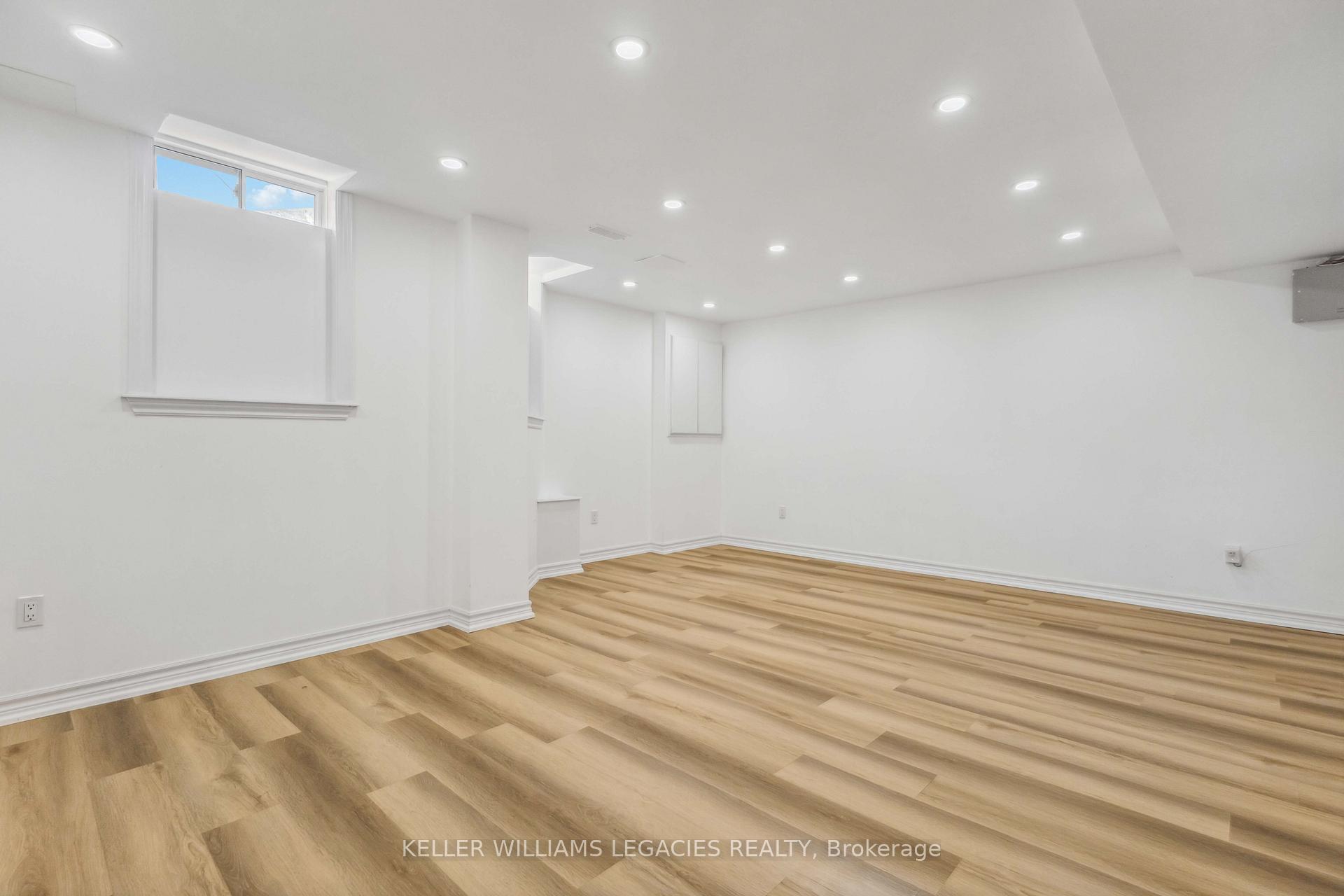 Photo 14 of 30 Gas Lamp Lane, Markham, Cornell — HOMEH