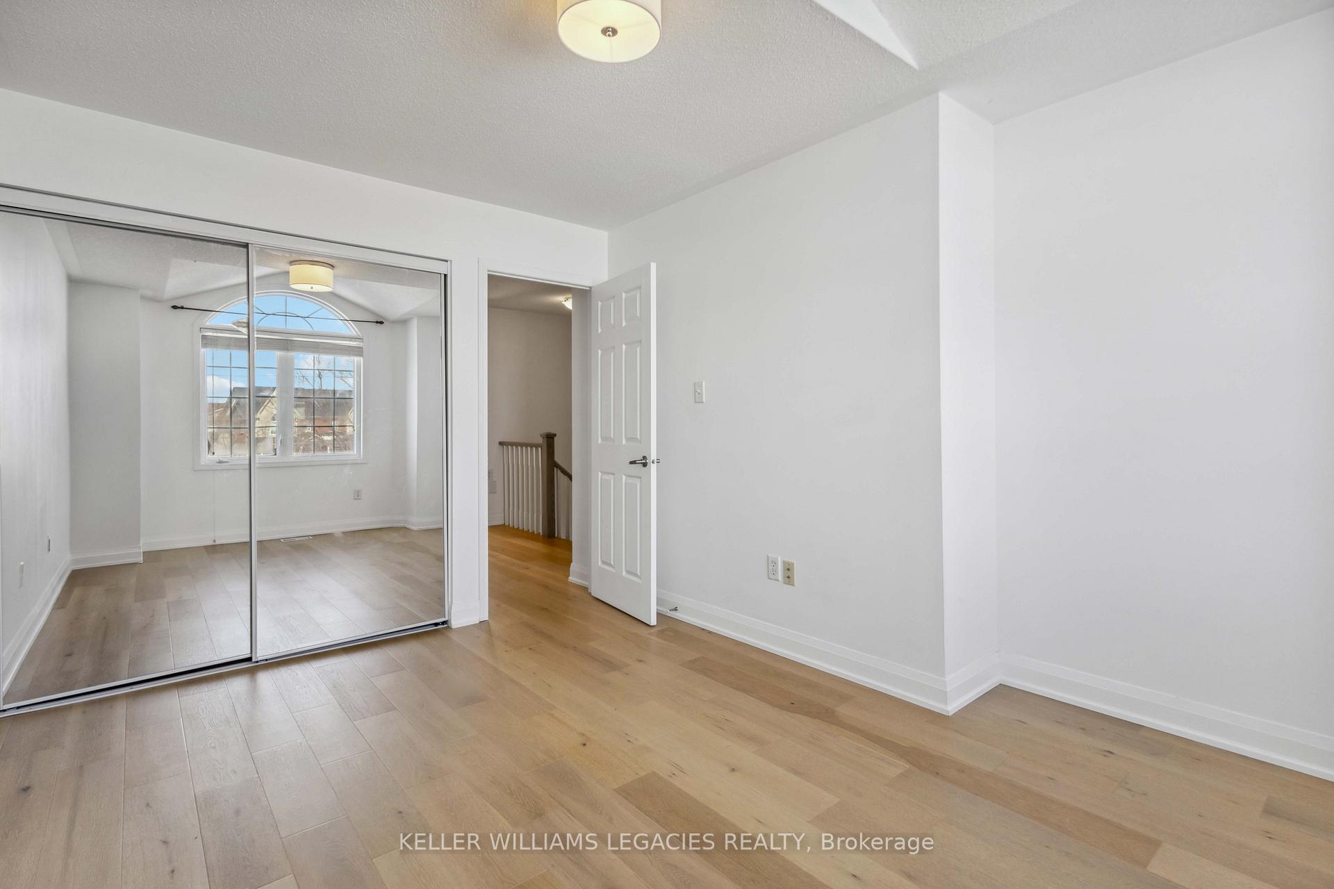 Photo 17 of 30 Gas Lamp Lane, Markham, Cornell — HOMEH
