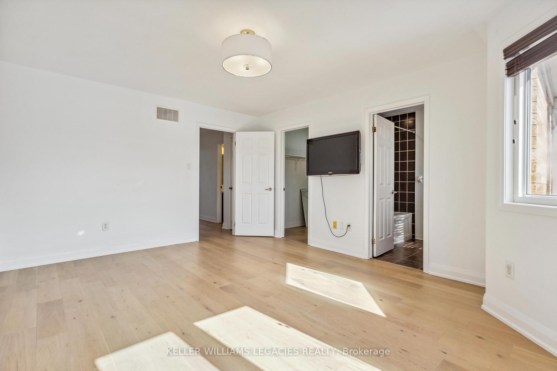 Photo 20 of 30 Gas Lamp Lane, Markham, Cornell — HOMEH