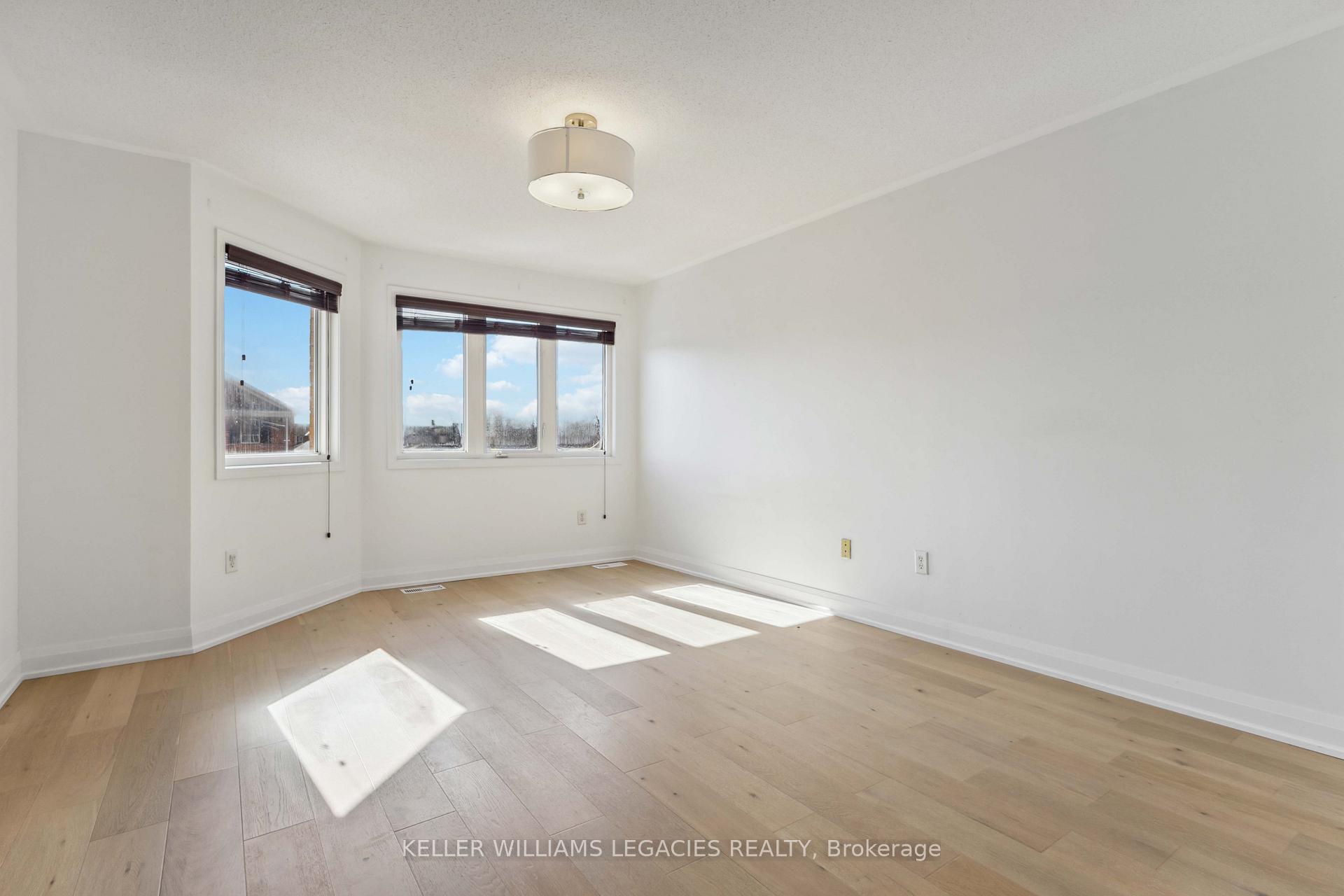 Photo 21 of 30 Gas Lamp Lane, Markham, Cornell — HOMEH