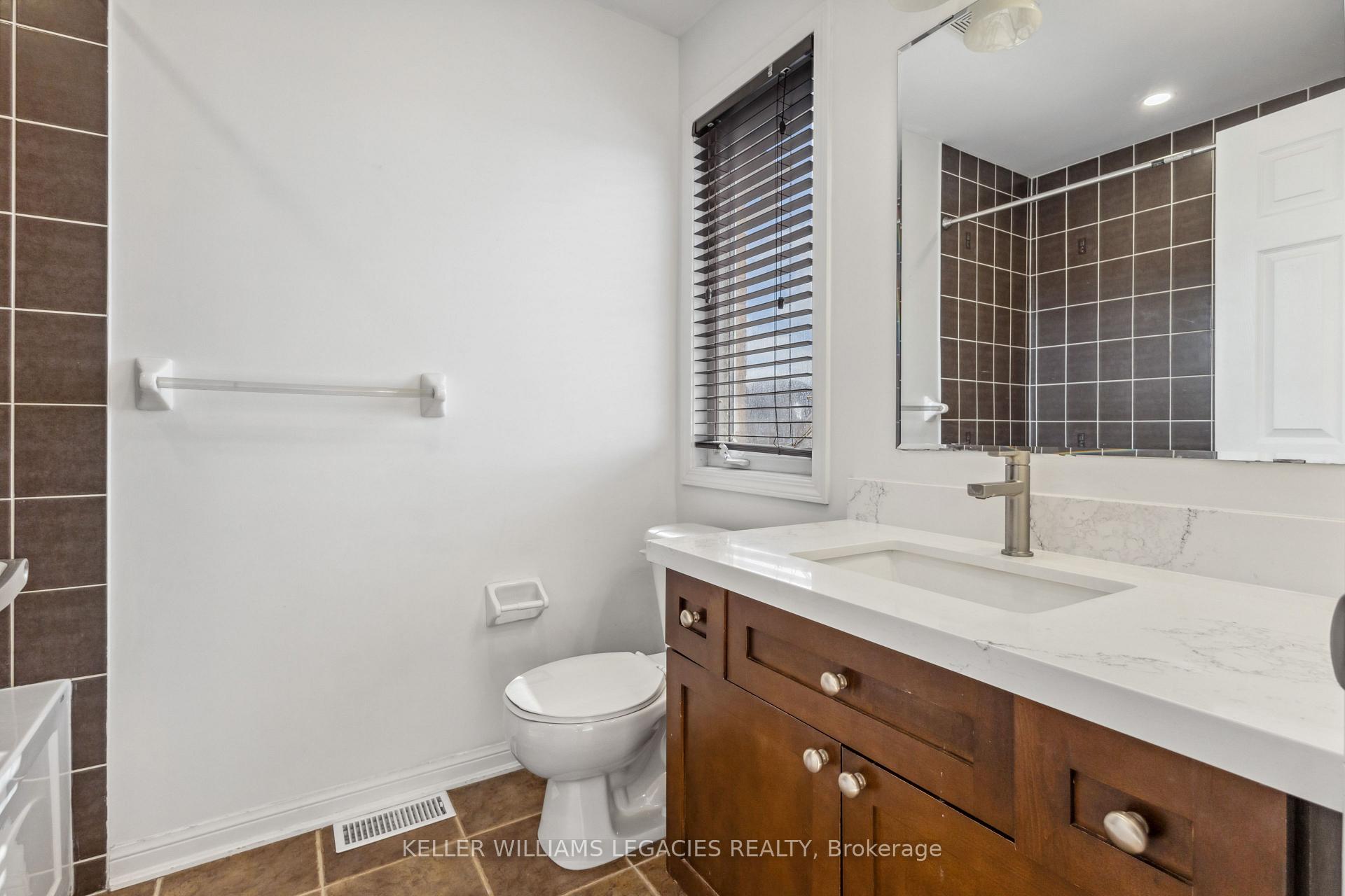 Photo 22 of 30 Gas Lamp Lane, Markham, Cornell — HOMEH