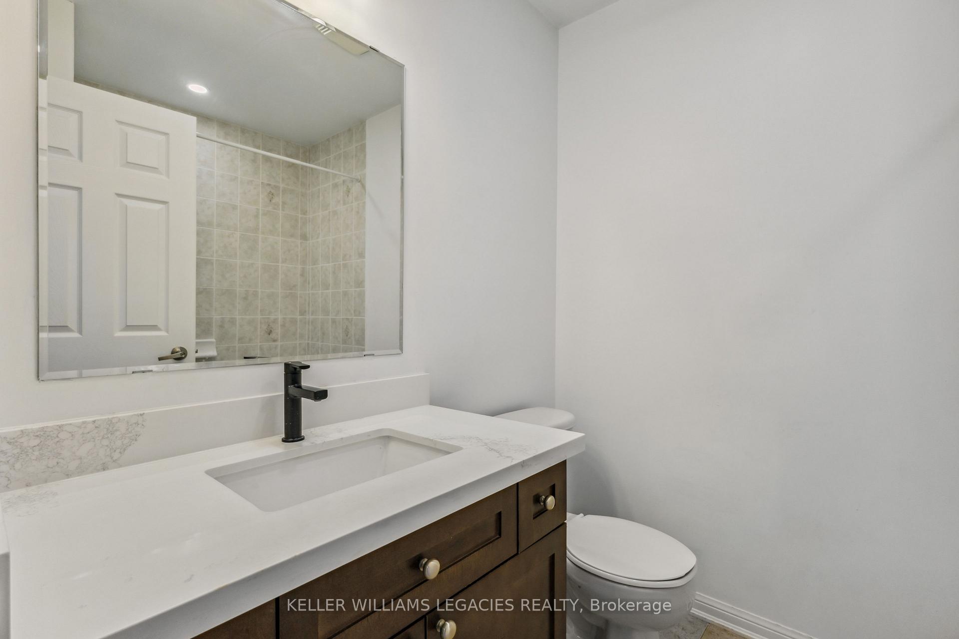 Photo 23 of 30 Gas Lamp Lane, Markham, Cornell — HOMEH