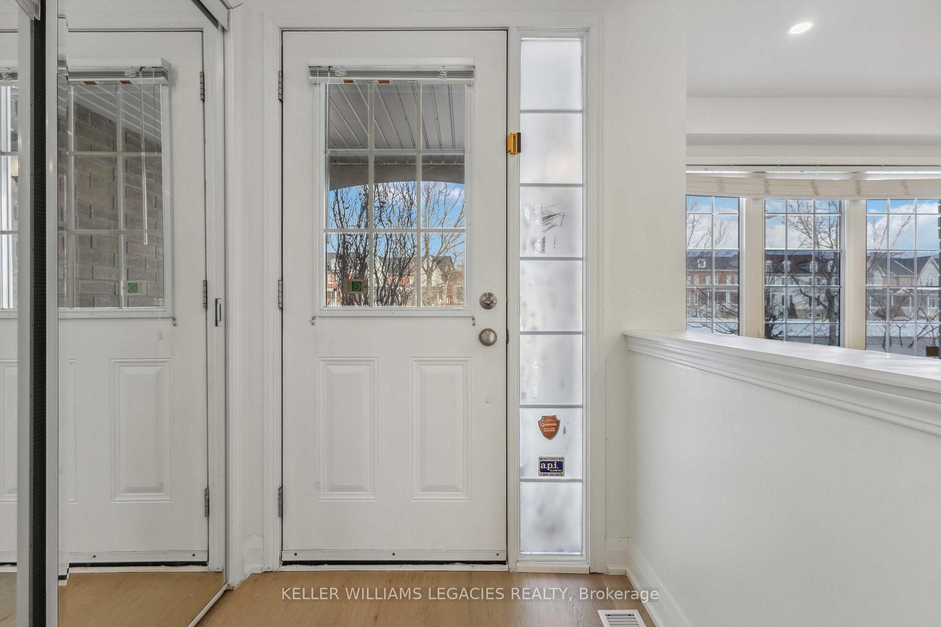 Photo 27 of 30 Gas Lamp Lane, Markham, Cornell — HOMEH