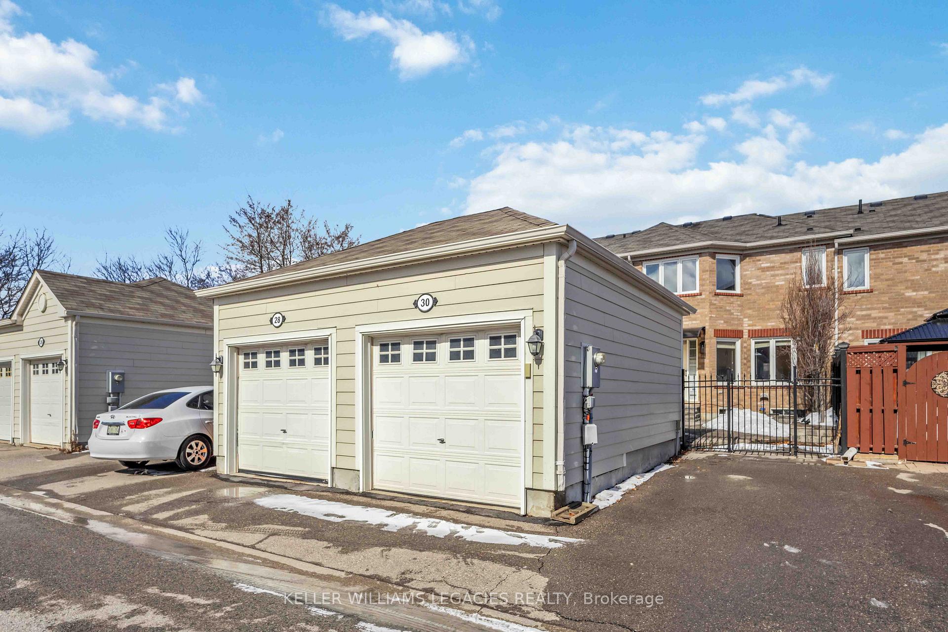 Photo 28 of 30 Gas Lamp Lane, Markham, Cornell — HOMEH