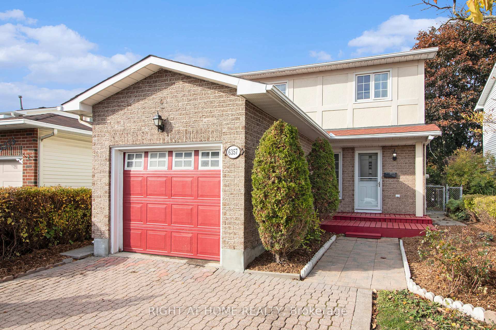 Photo 3 of 6357 St Louis Drive, Ottawa, Hiawatha Park/Convent Glen — HOMEH