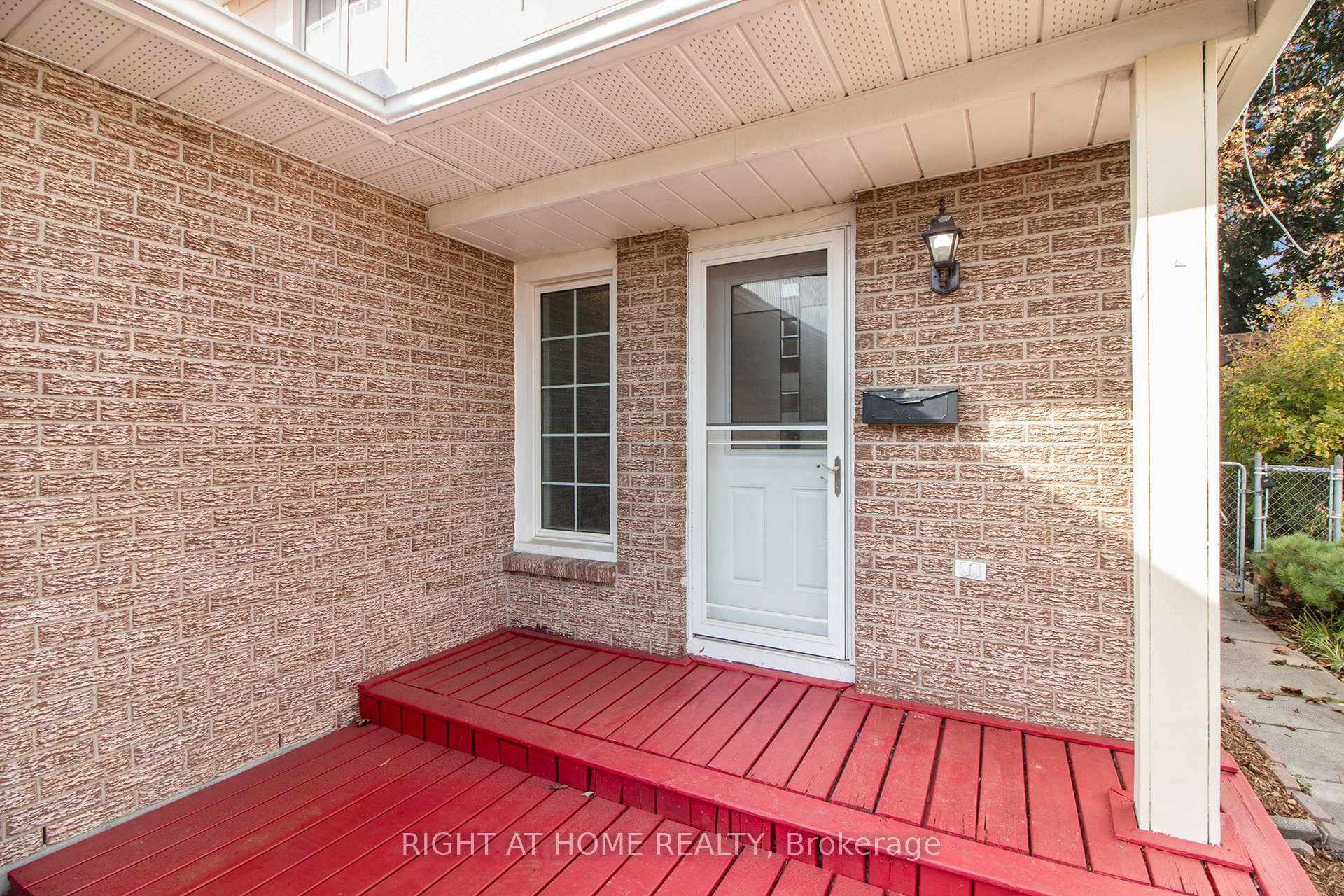 Photo 4 of 6357 St Louis Drive, Ottawa, Hiawatha Park/Convent Glen — HOMEH