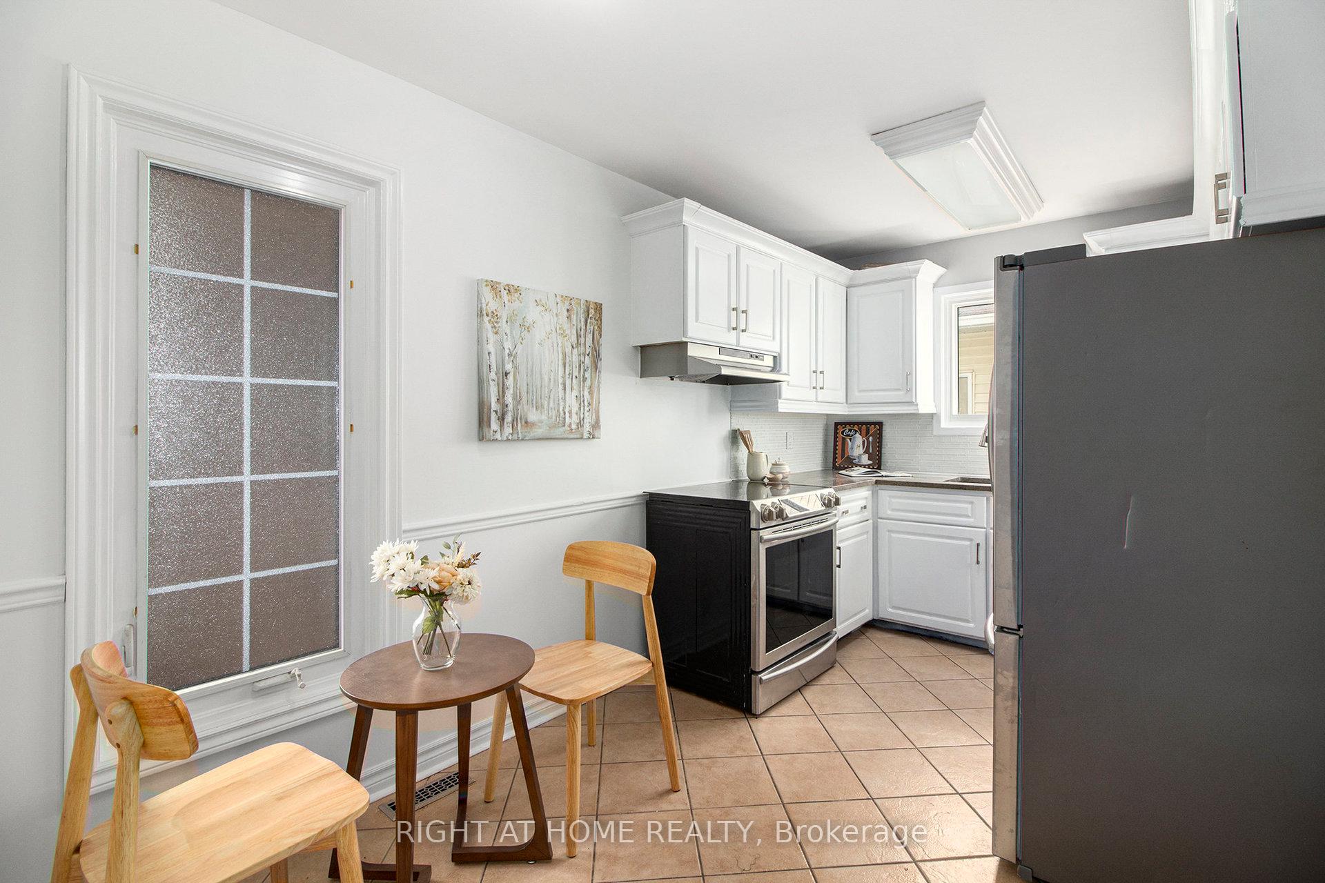 Photo 13 of 6357 St Louis Drive, Ottawa, Hiawatha Park/Convent Glen — HOMEH