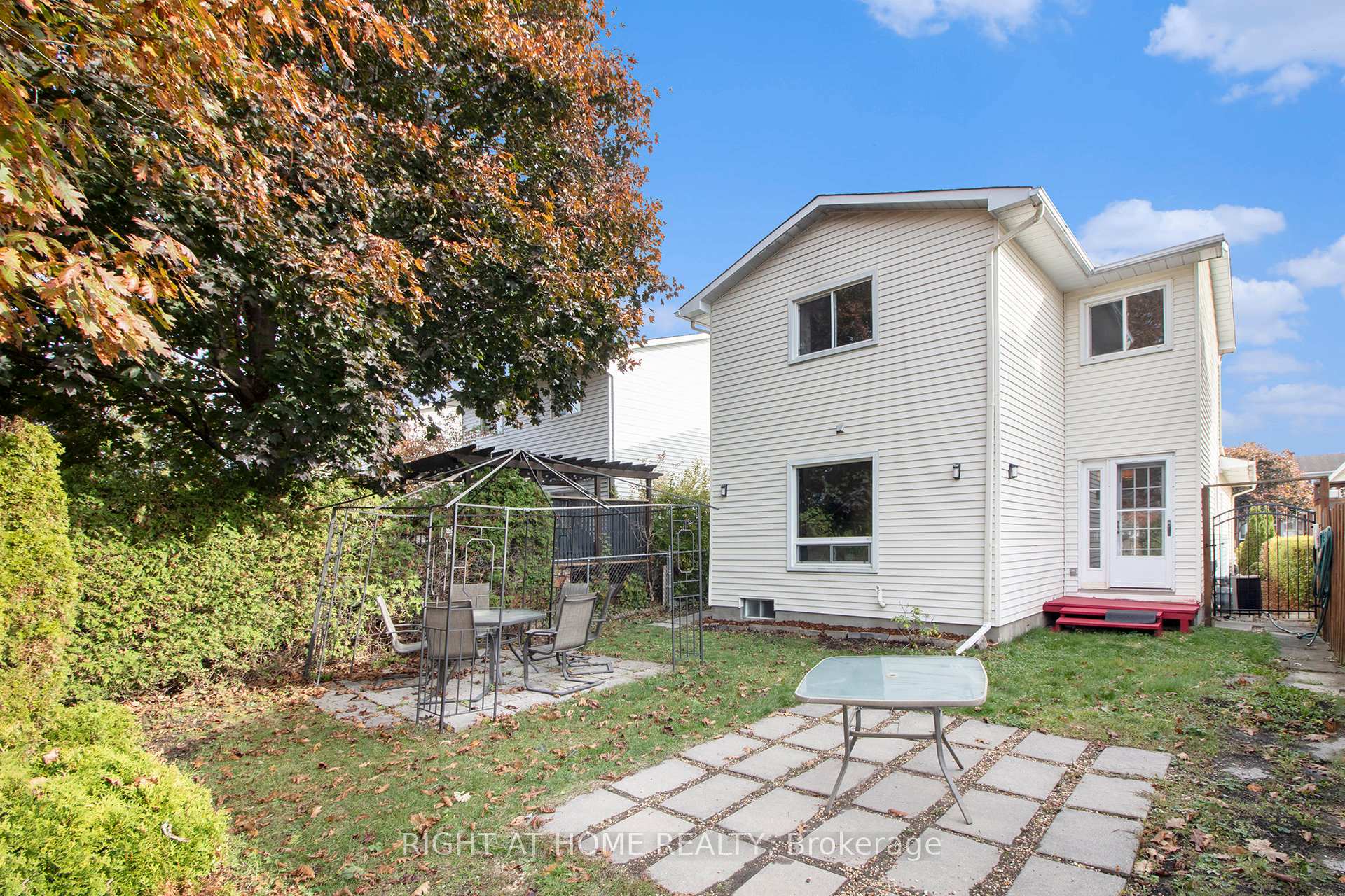 Photo 31 of 6357 St Louis Drive, Ottawa, Hiawatha Park/Convent Glen — HOMEH