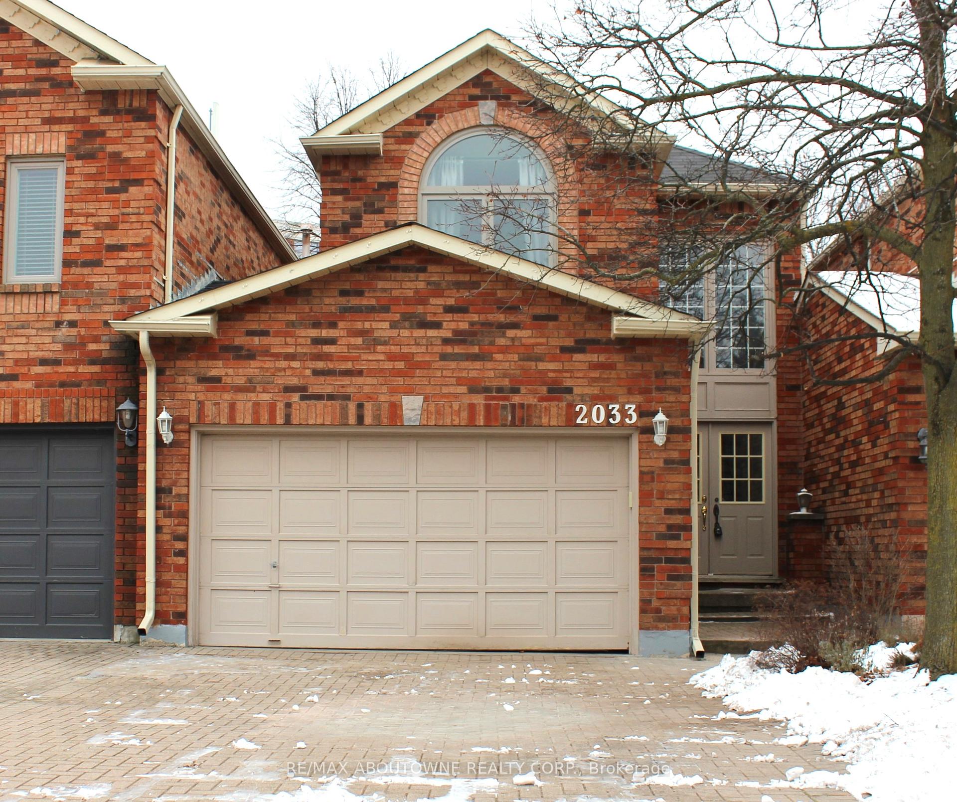 Front of 2033 Lumberman Lane