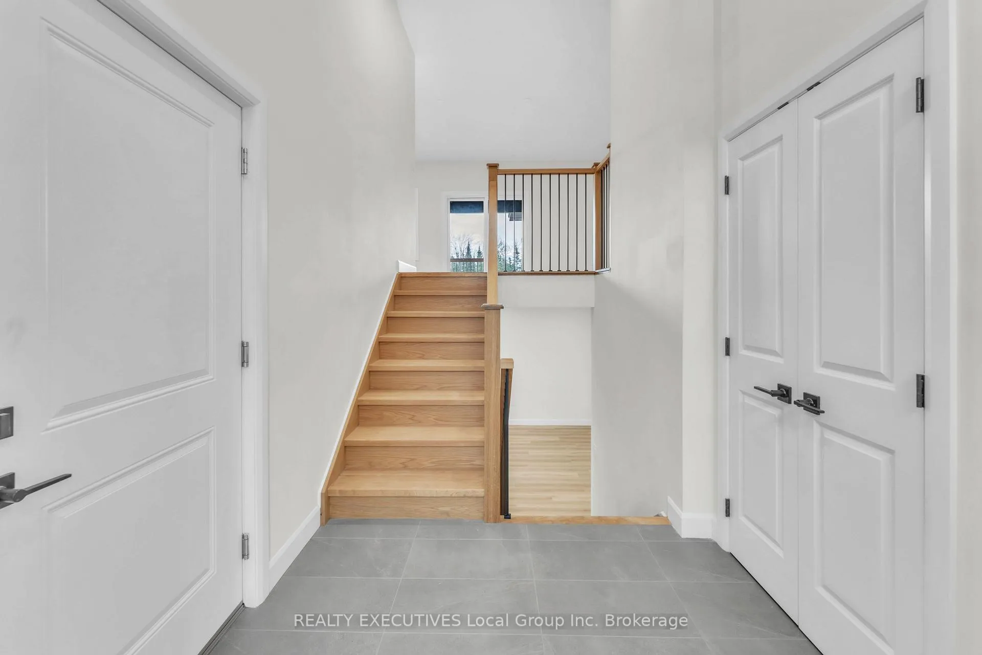 Photo 4 of 101 Tower Drive, North Bay, Airport — HOMEH