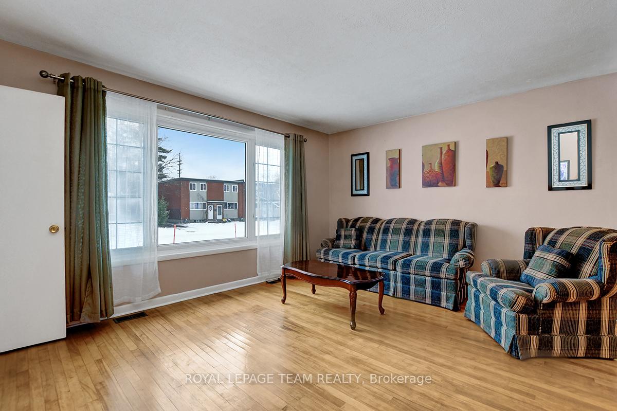 Photo 3 of 397 Presland Road, Ottawa, Overbrook/Castle Heights — HOMEH