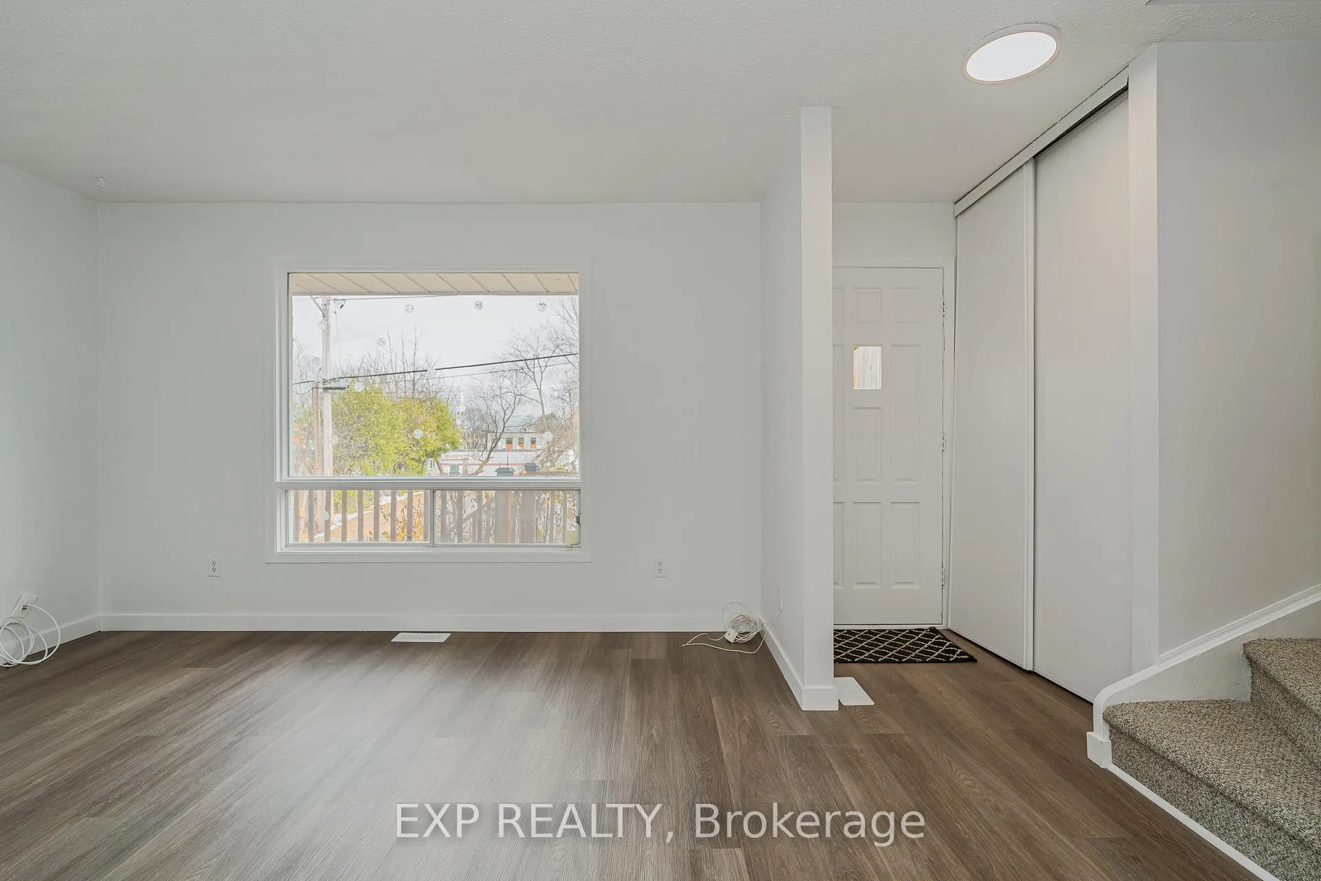 Photo 3 of 1364 St. Jean Street, Ottawa, Chateauneuf — HOMEH