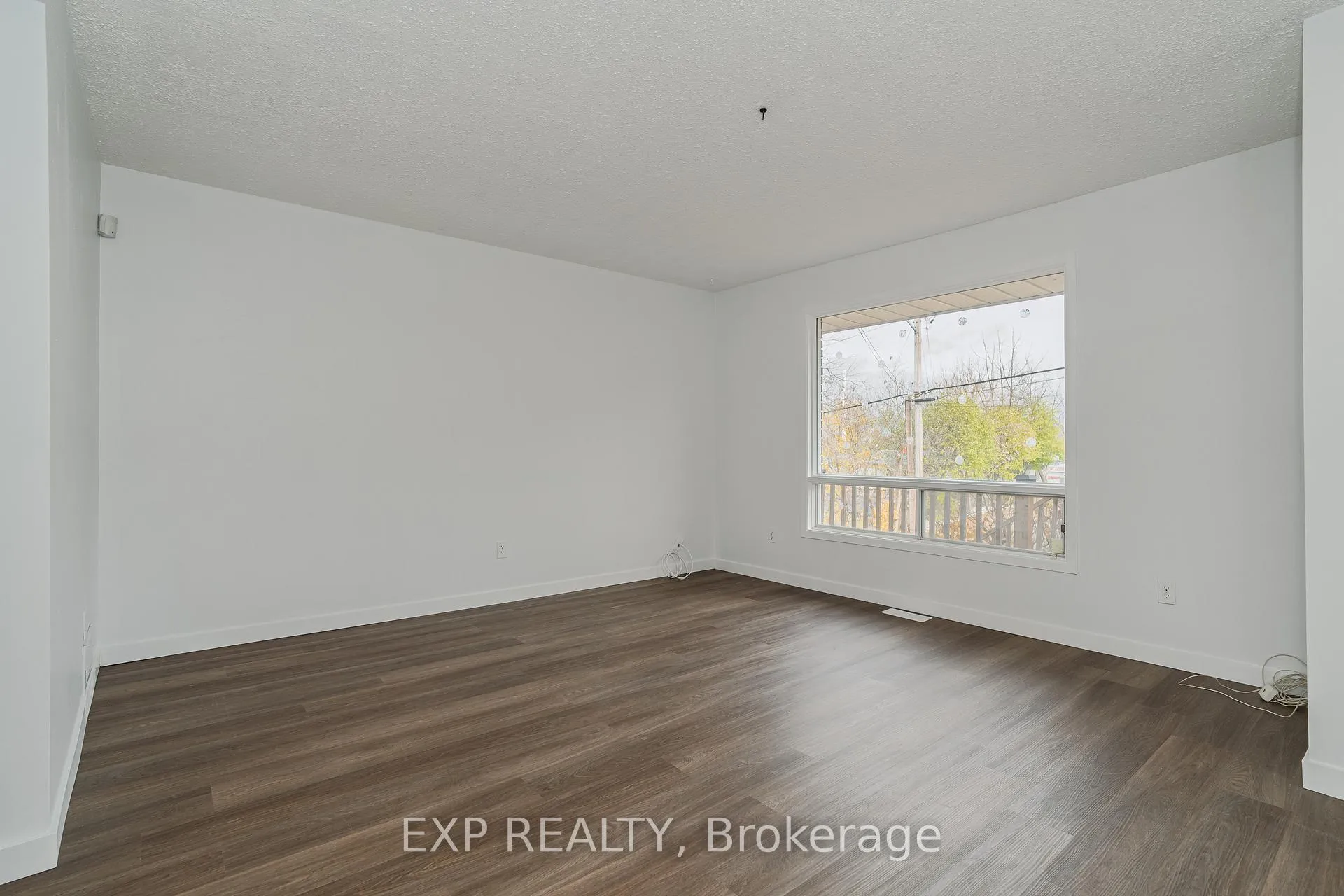 Photo 4 of 1364 St. Jean Street, Ottawa, Chateauneuf — HOMEH