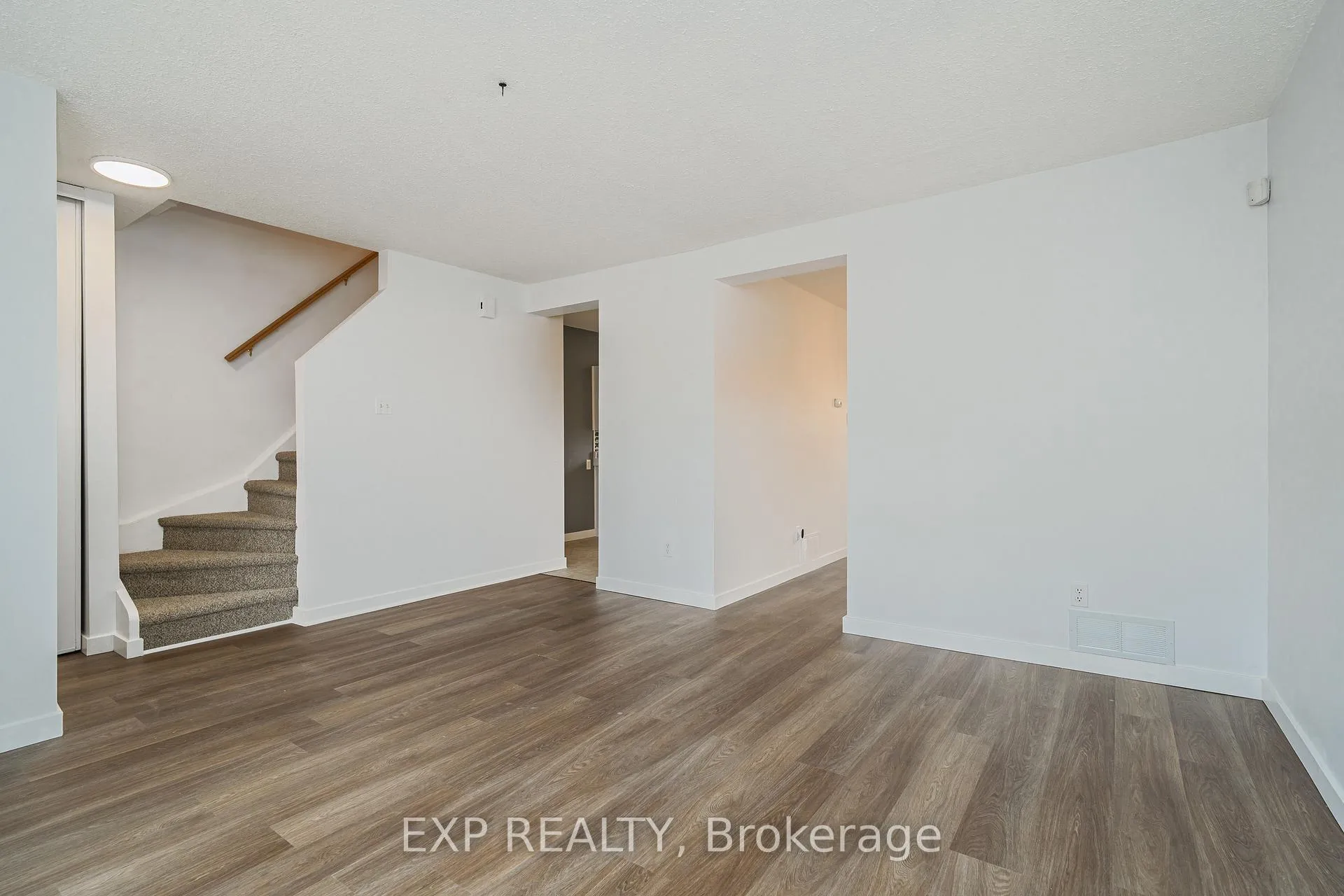 Photo 6 of 1364 St. Jean Street, Ottawa, Chateauneuf — HOMEH
