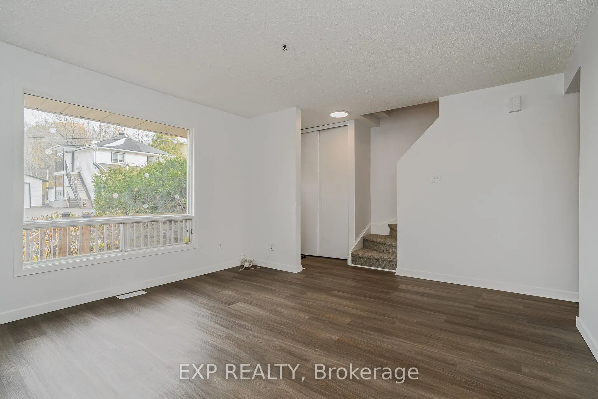 Photo 7 of 1364 St. Jean Street, Ottawa, Chateauneuf — HOMEH