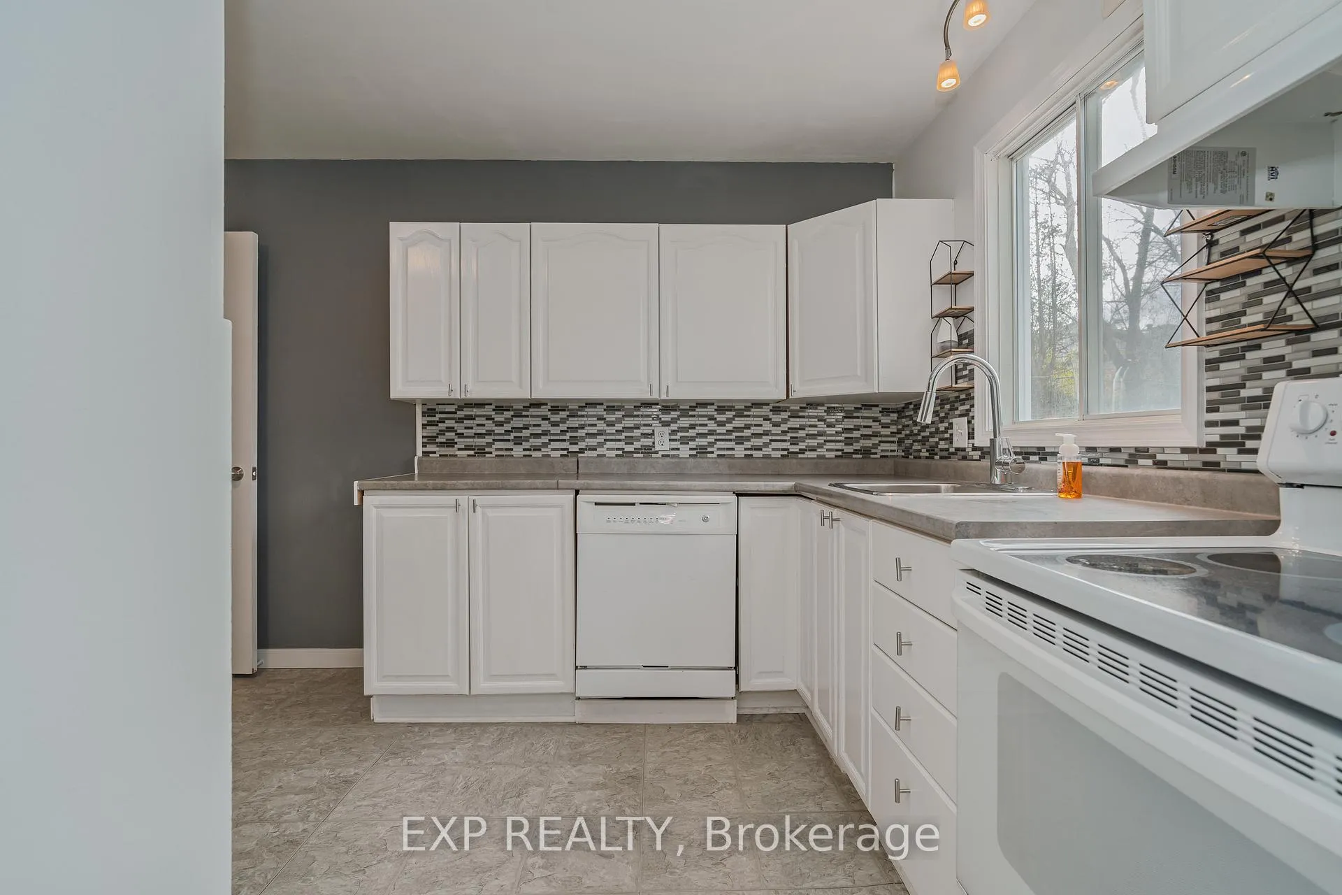 Photo 11 of 1364 St. Jean Street, Ottawa, Chateauneuf — HOMEH
