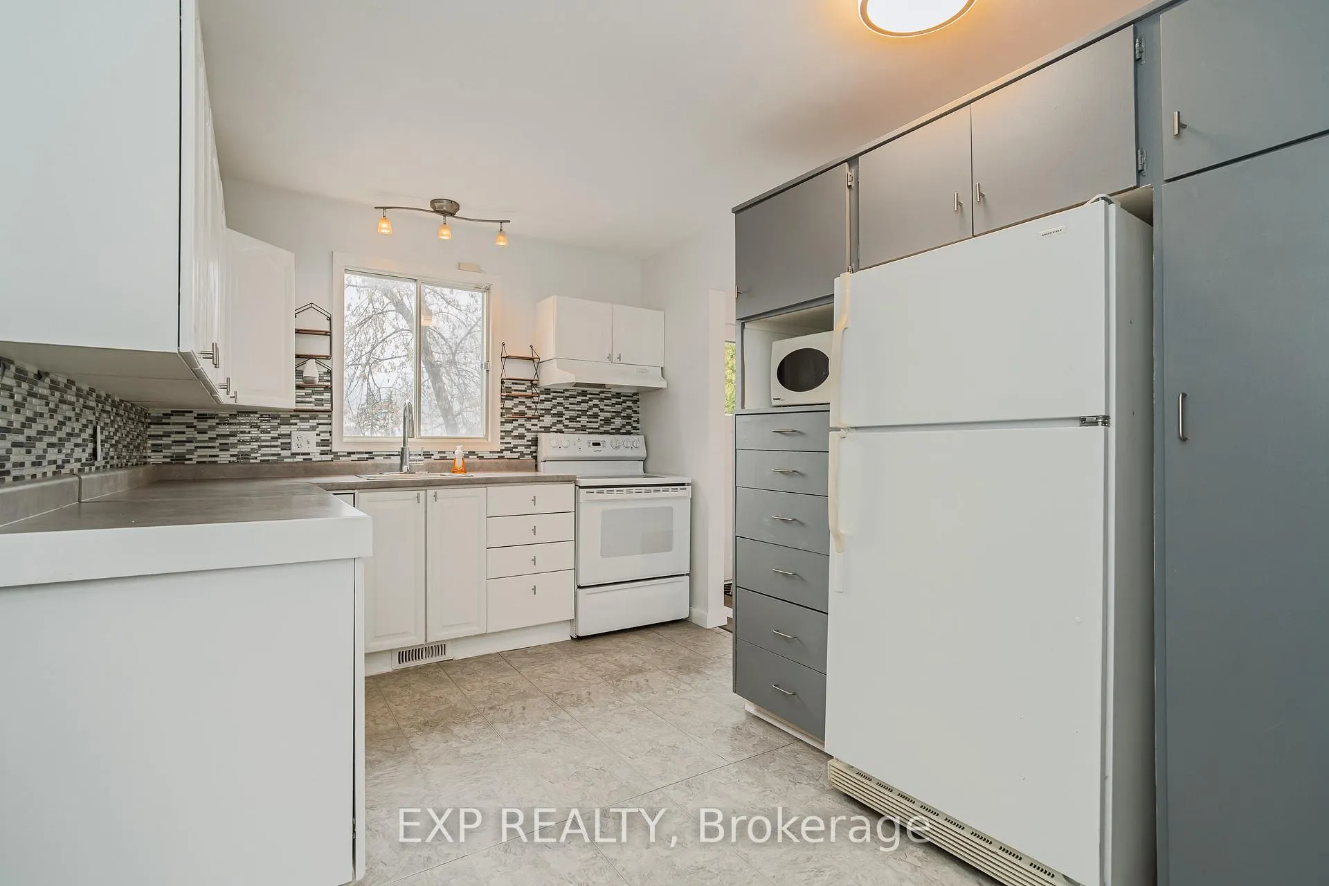 Photo 13 of 1364 St. Jean Street, Ottawa, Chateauneuf — HOMEH