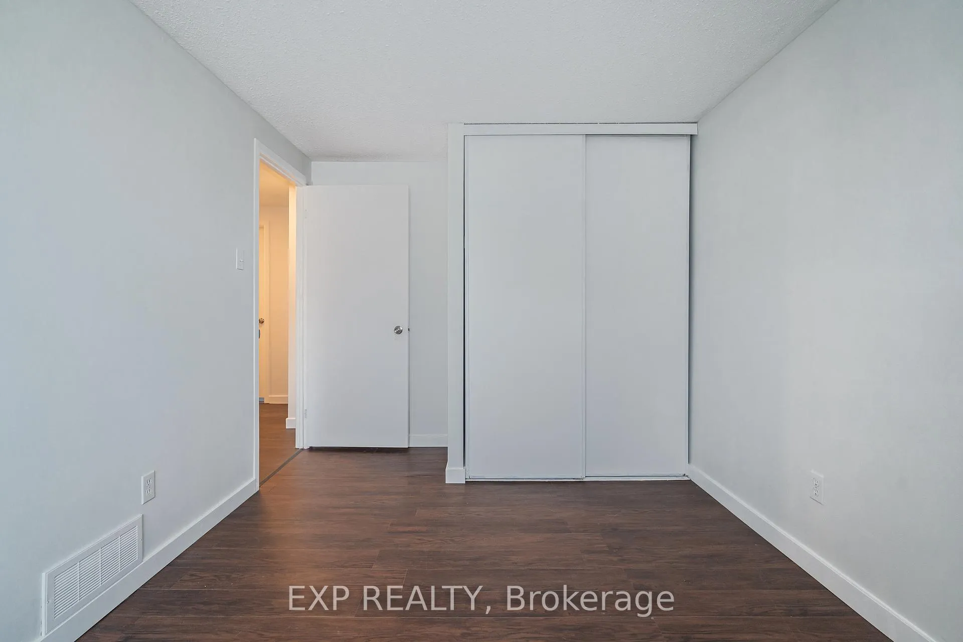 Photo 21 of 1364 St. Jean Street, Ottawa, Chateauneuf — HOMEH