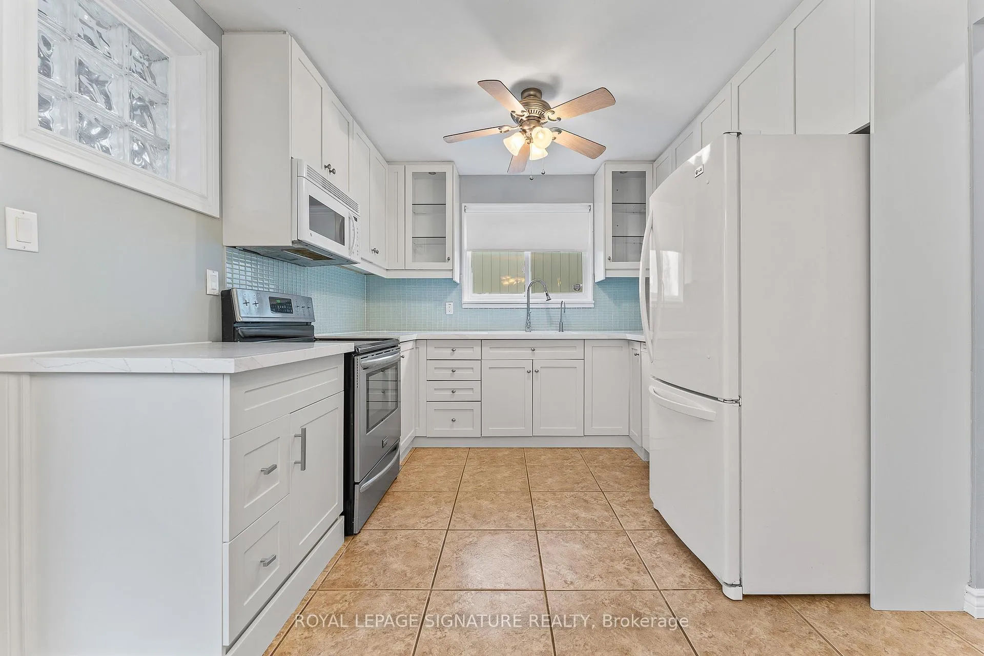 Photo 3 of 690 Elgin Street, Newmarket, Huron Heights-Leslie Valley — HOMEH