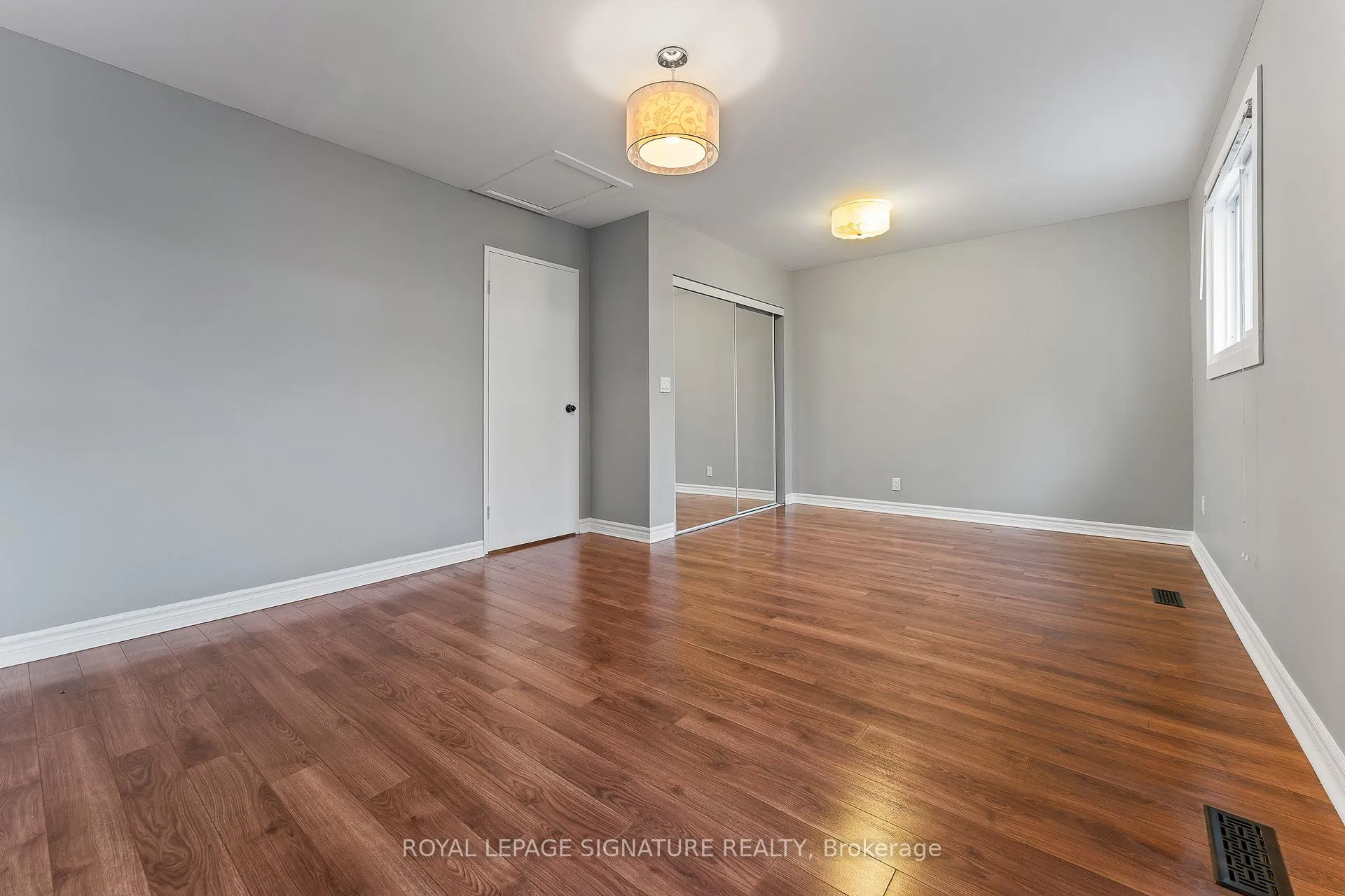 Photo 5 of 690 Elgin Street, Newmarket, Huron Heights-Leslie Valley — HOMEH
