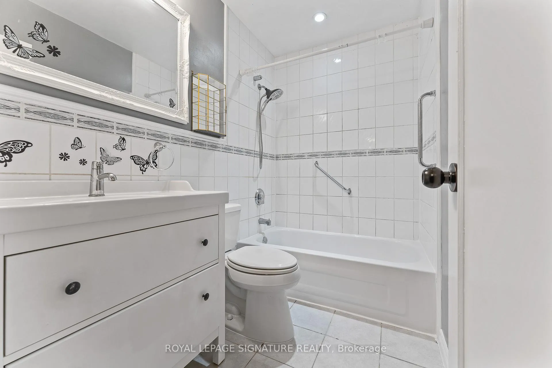 Photo 8 of 690 Elgin Street, Newmarket, Huron Heights-Leslie Valley — HOMEH