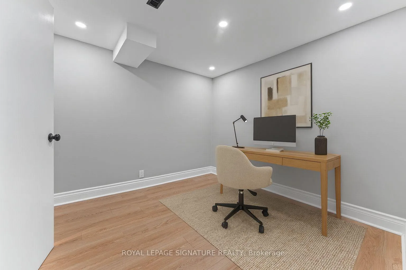 Photo 10 of 690 Elgin Street, Newmarket, Huron Heights-Leslie Valley — HOMEH