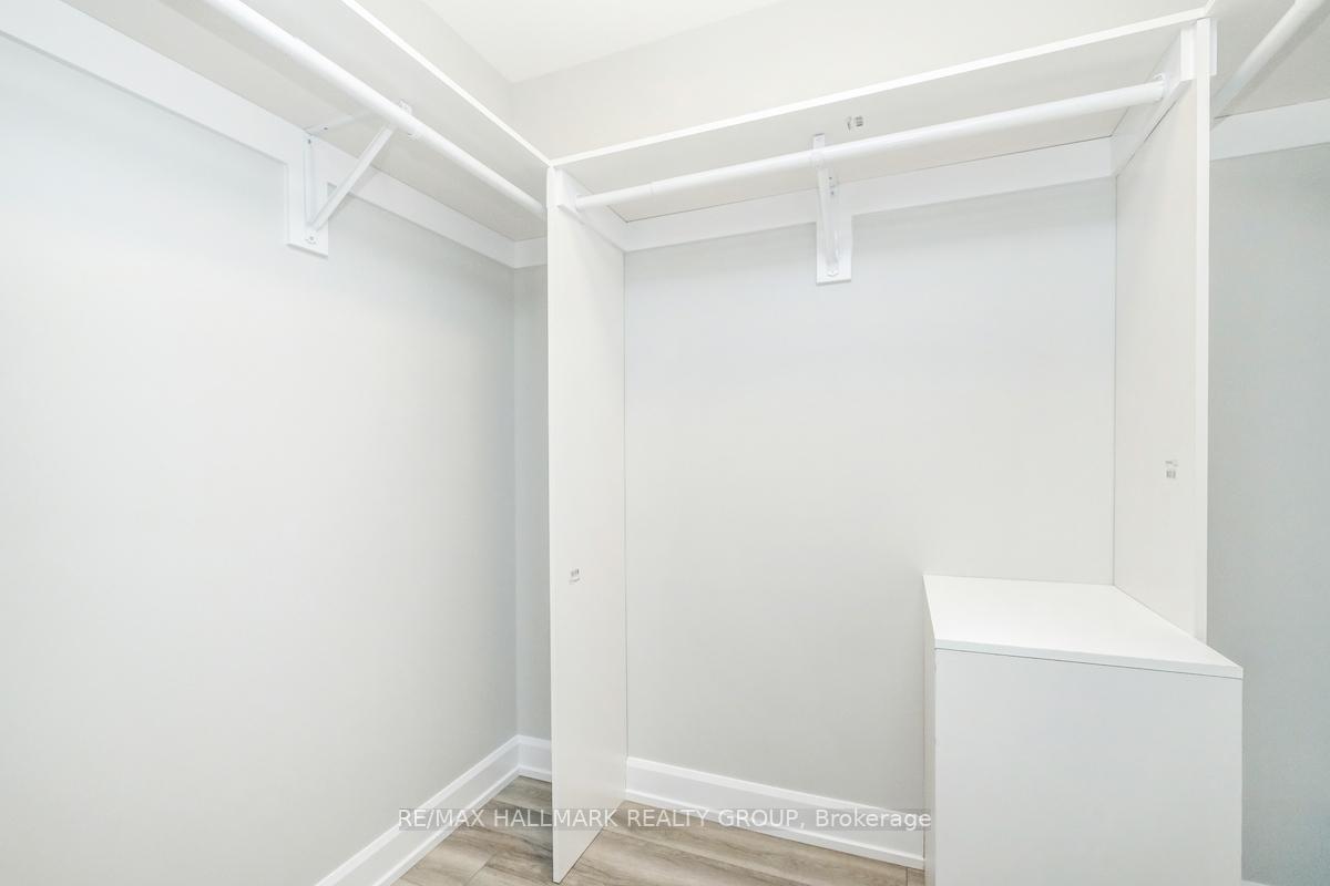 Photo 2 of Unit B, 842 Trojan Avenue, Ottawa, Castle Heights/Rideau High — HOMEH