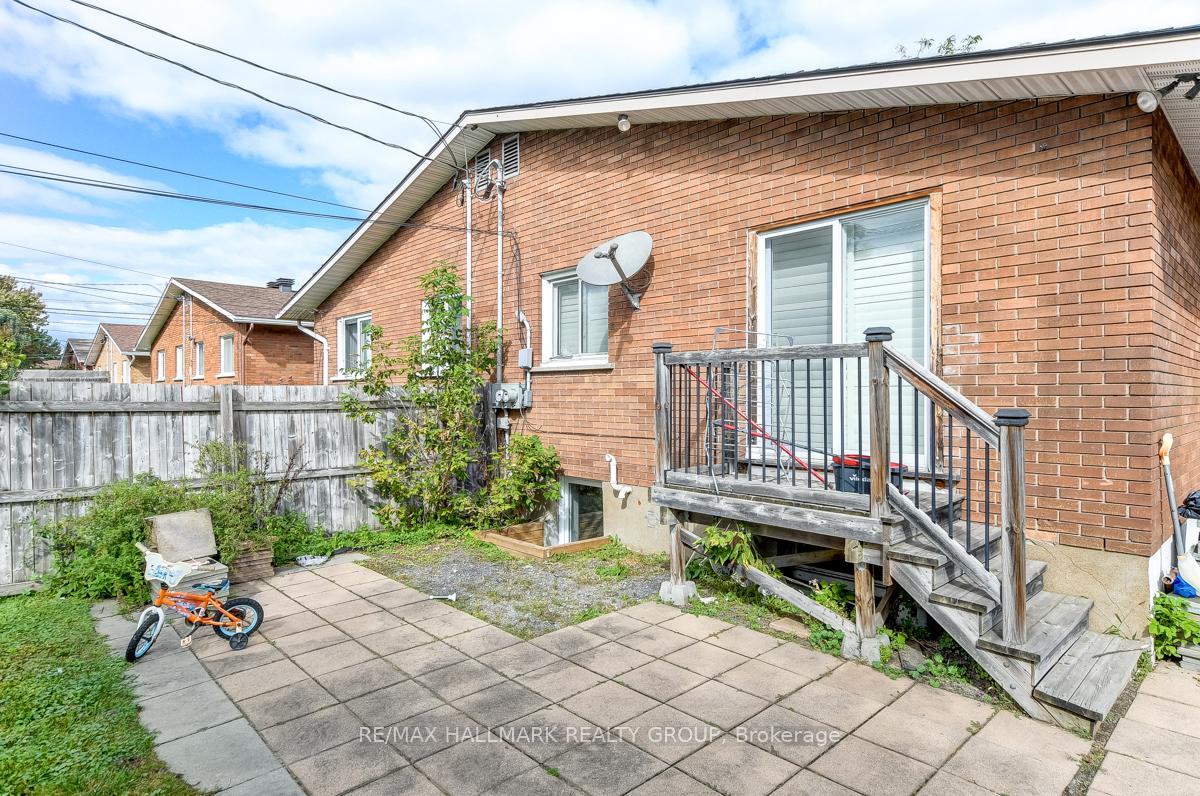 Photo 4 of Unit B, 842 Trojan Avenue, Ottawa, Castle Heights/Rideau High — HOMEH