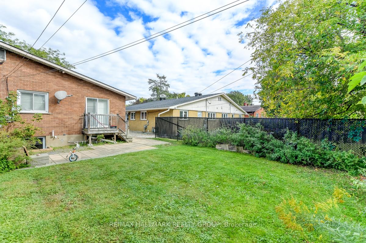 Photo 7 of Unit B, 842 Trojan Avenue, Ottawa, Castle Heights/Rideau High — HOMEH