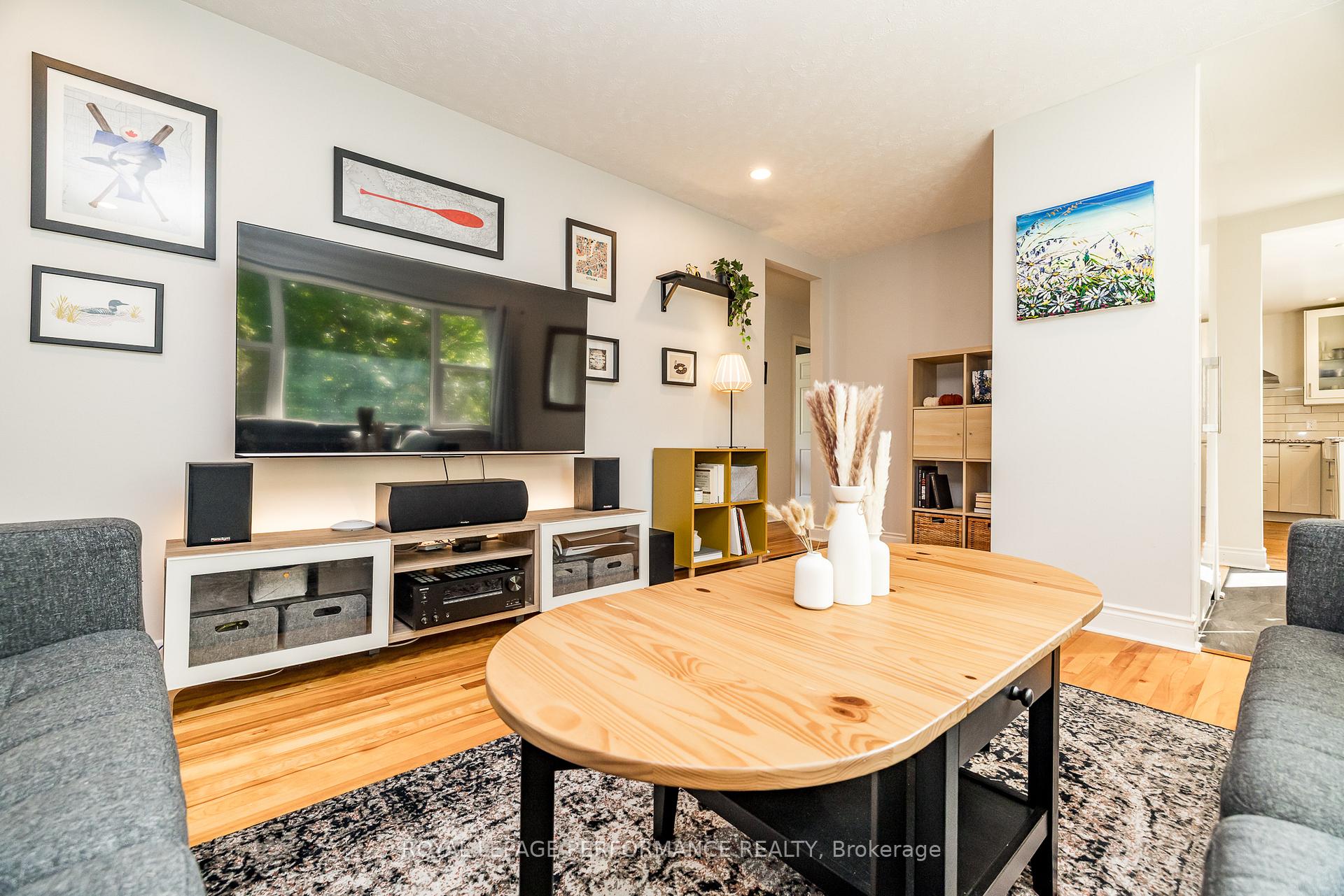 Photo 7 of 343 Fullerton Avenue, Ottawa, Overbrook/Castle Heights — HOMEH