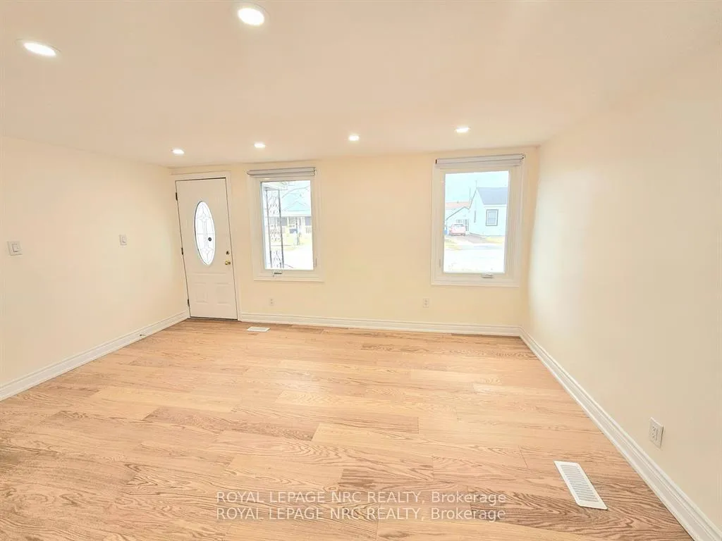 Photo 10 of 6191 Cadham Street, Niagara Falls, Arad/Fallsview — HOMEH