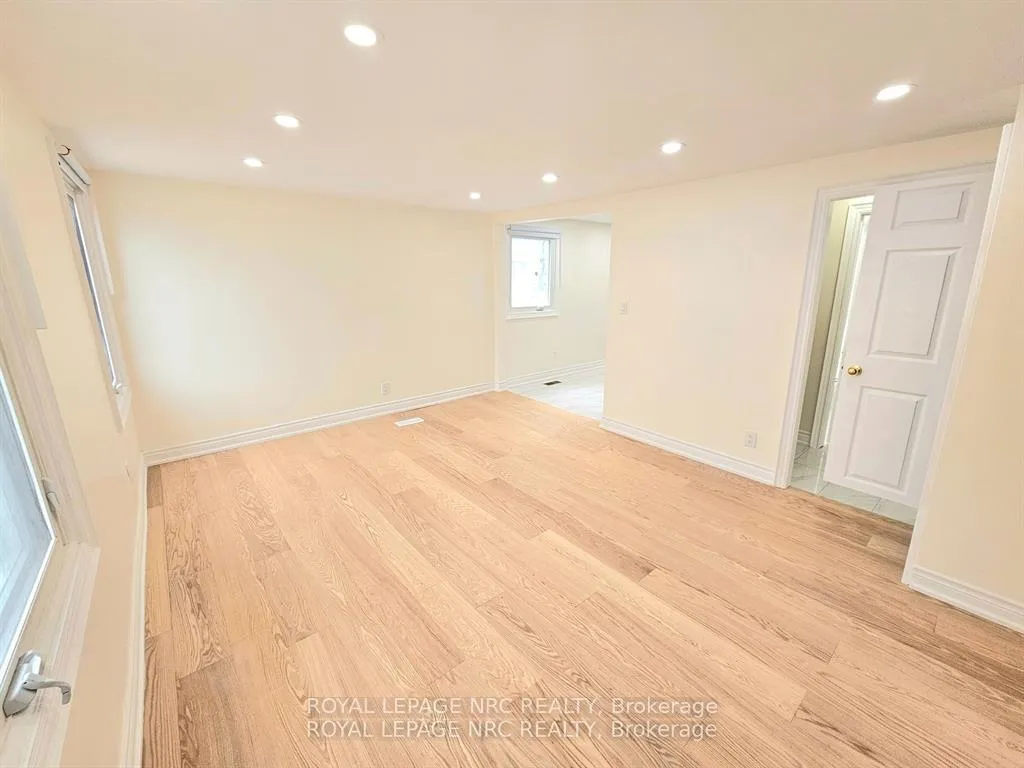 Photo 12 of 6191 Cadham Street, Niagara Falls, Arad/Fallsview — HOMEH