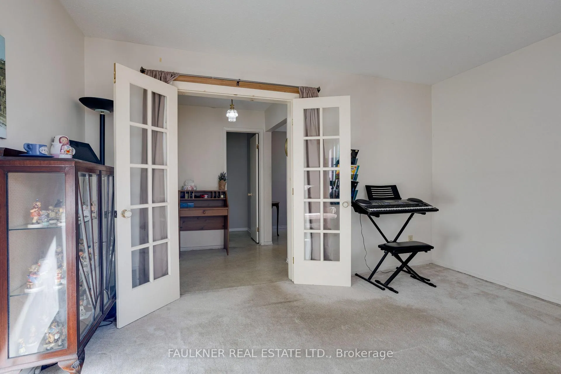 Photo 4 of 1807 Brousseau Crescent, Ottawa, Chateauneuf — HOMEH