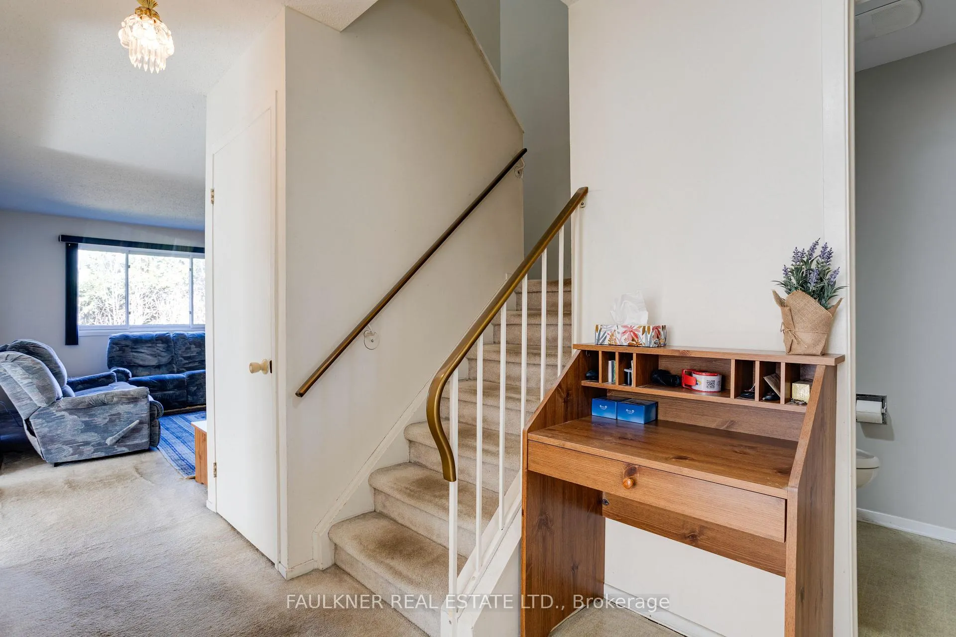 Photo 6 of 1807 Brousseau Crescent, Ottawa, Chateauneuf — HOMEH