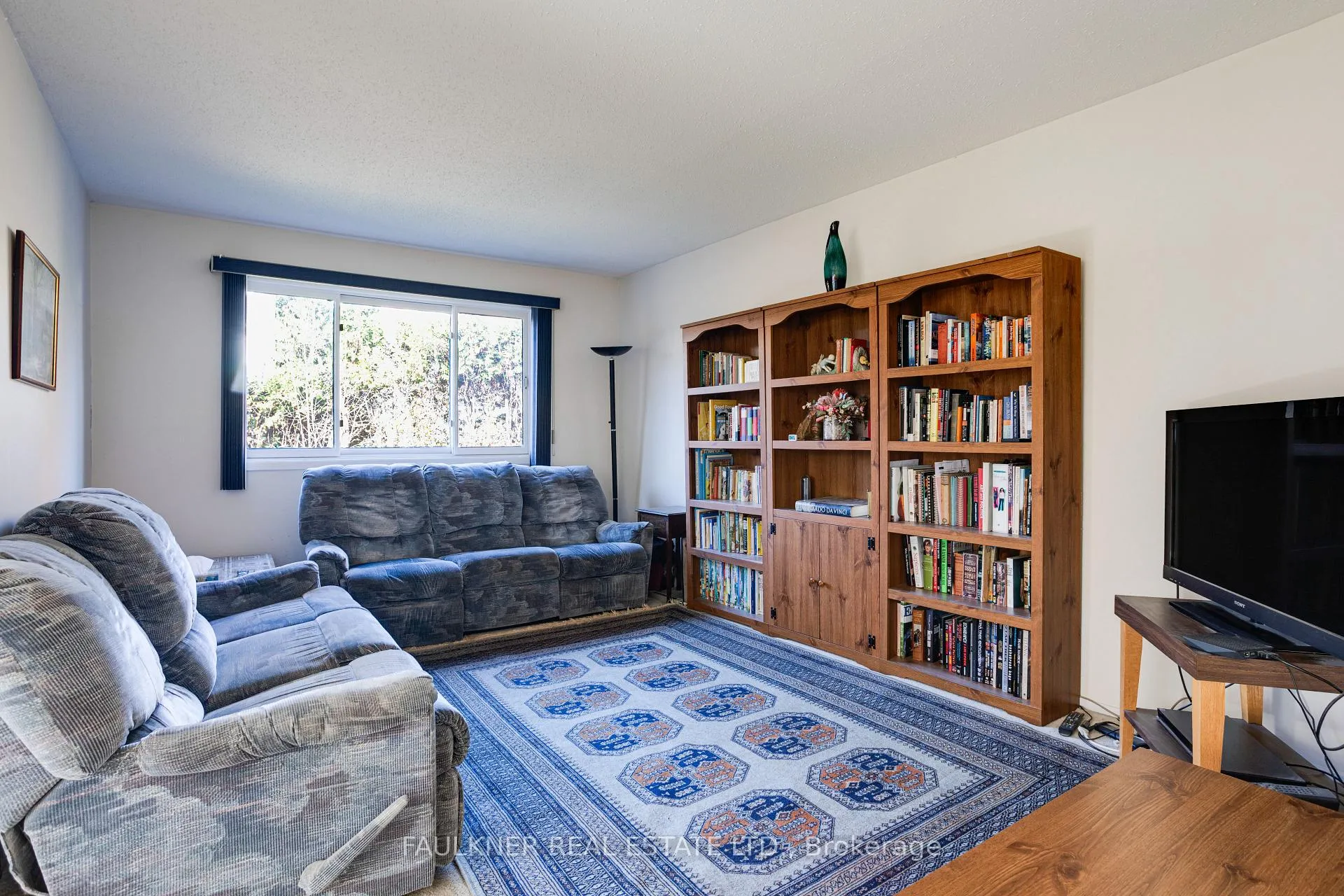 Photo 7 of 1807 Brousseau Crescent, Ottawa, Chateauneuf — HOMEH