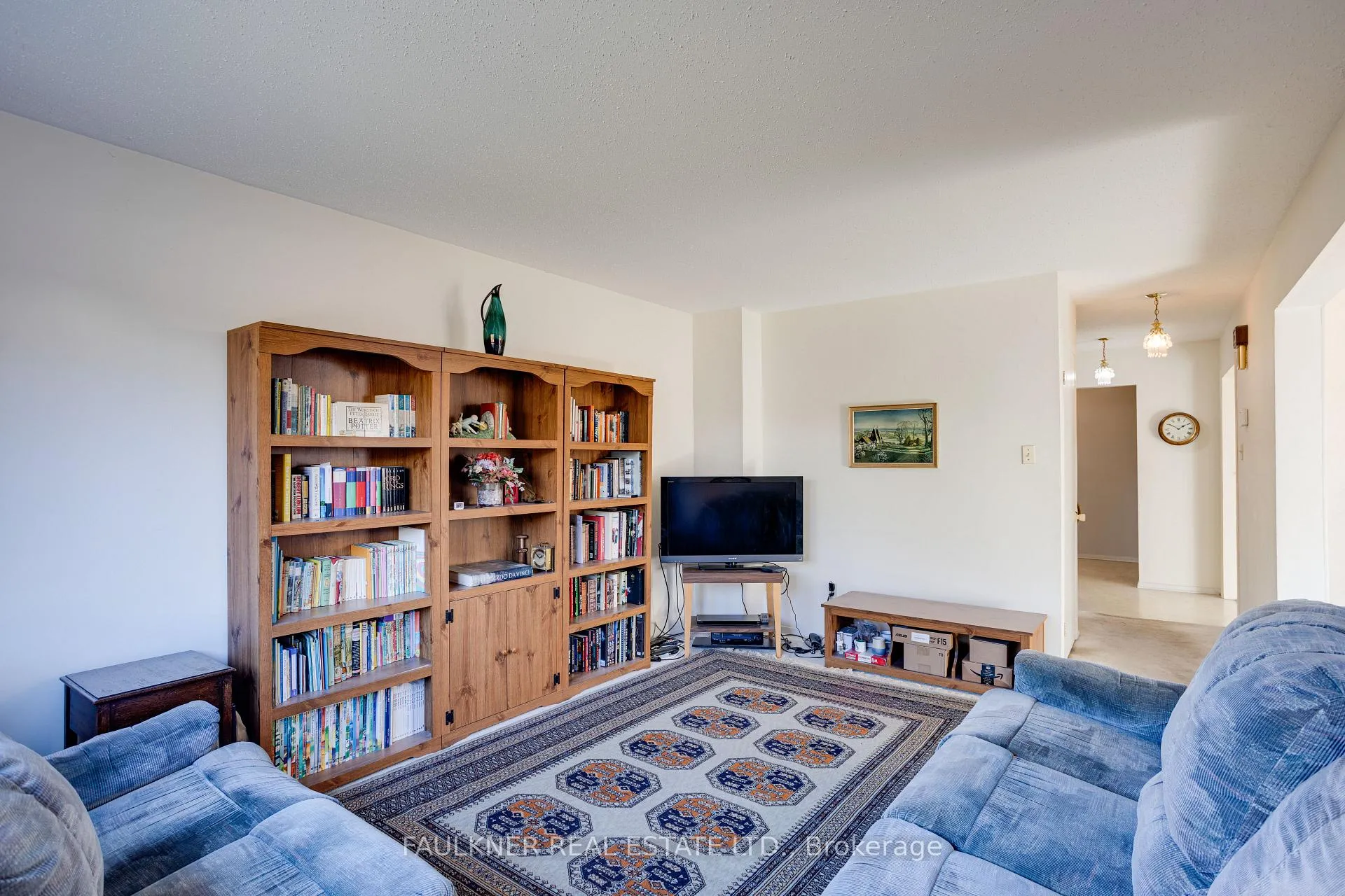 Photo 9 of 1807 Brousseau Crescent, Ottawa, Chateauneuf — HOMEH