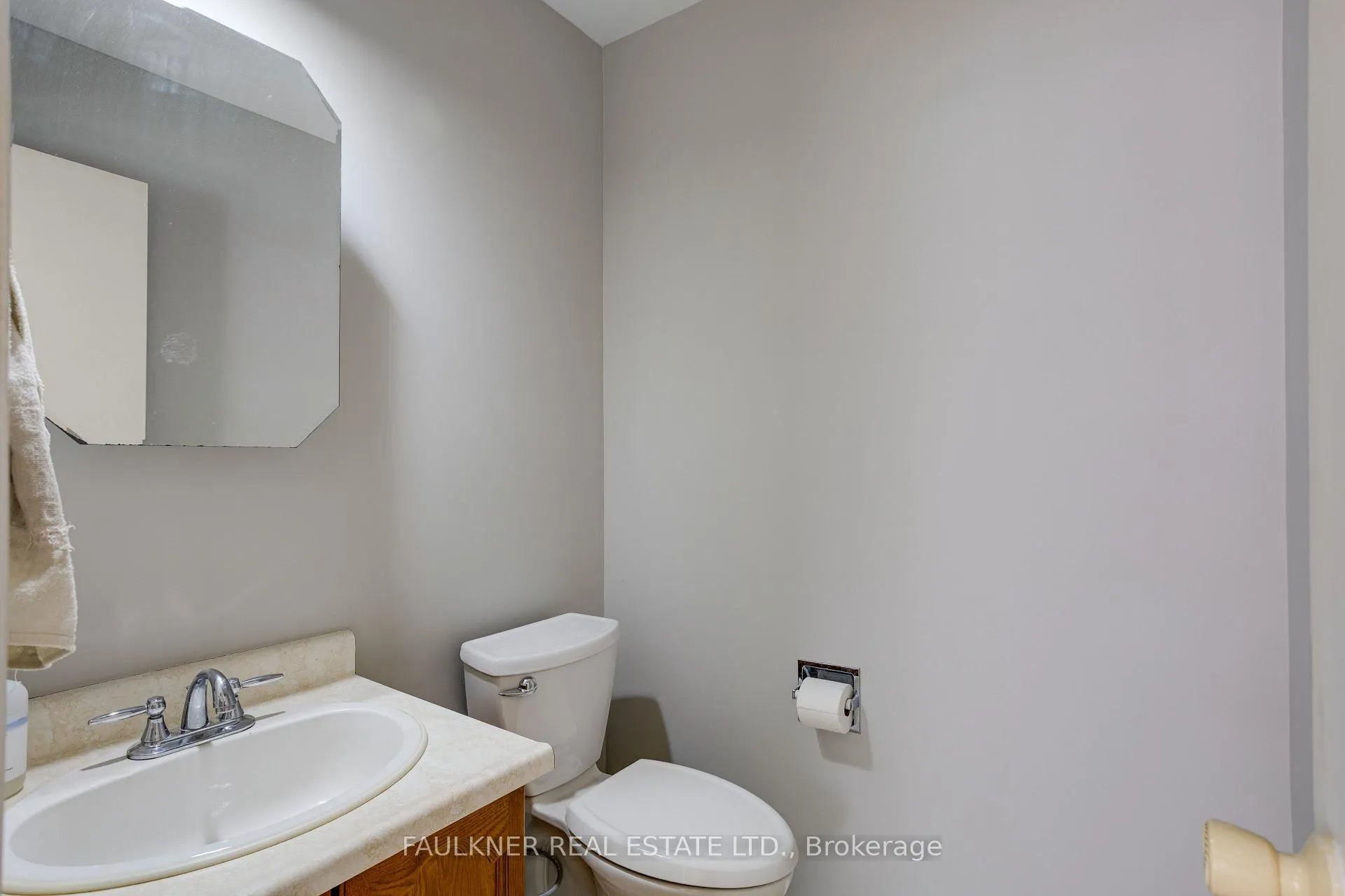 Photo 16 of 1807 Brousseau Crescent, Ottawa, Chateauneuf — HOMEH