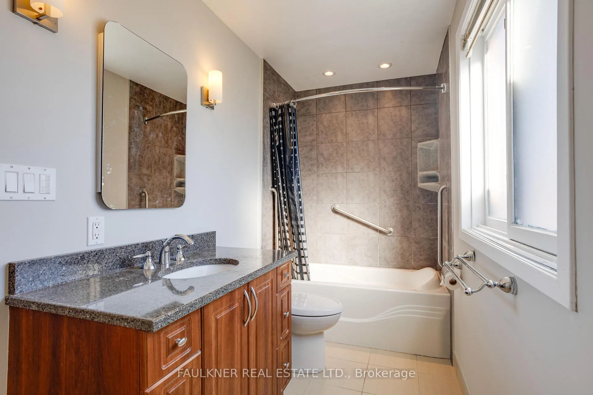 Photo 22 of 1807 Brousseau Crescent, Ottawa, Chateauneuf — HOMEH