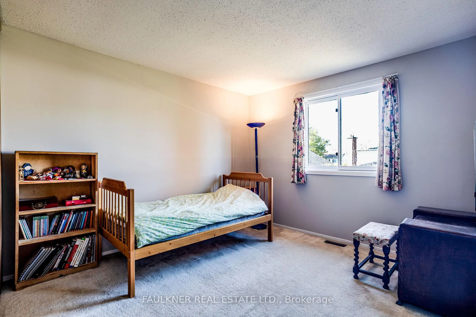 Photo 23 of 1807 Brousseau Crescent, Ottawa, Chateauneuf — HOMEH