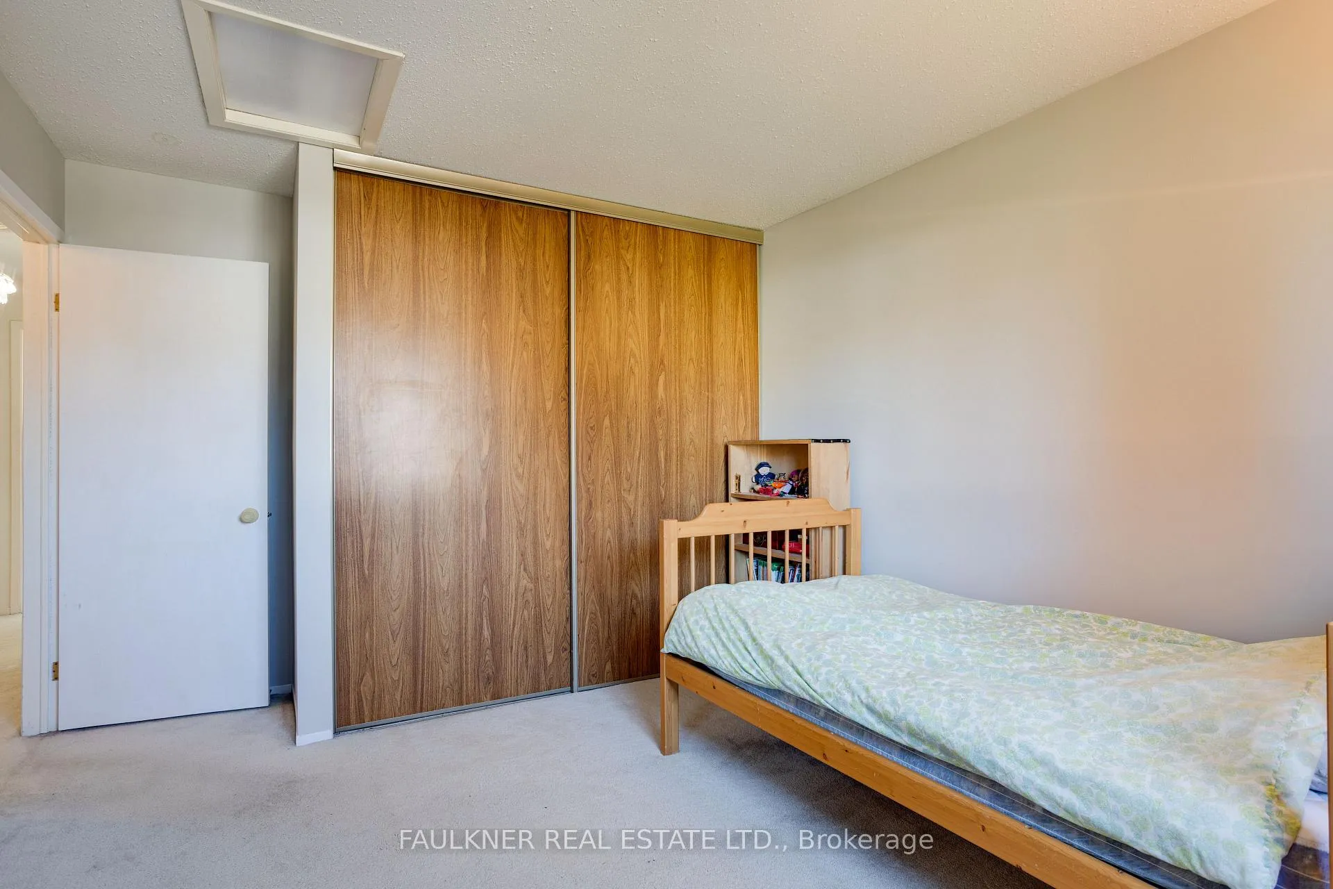 Photo 24 of 1807 Brousseau Crescent, Ottawa, Chateauneuf — HOMEH