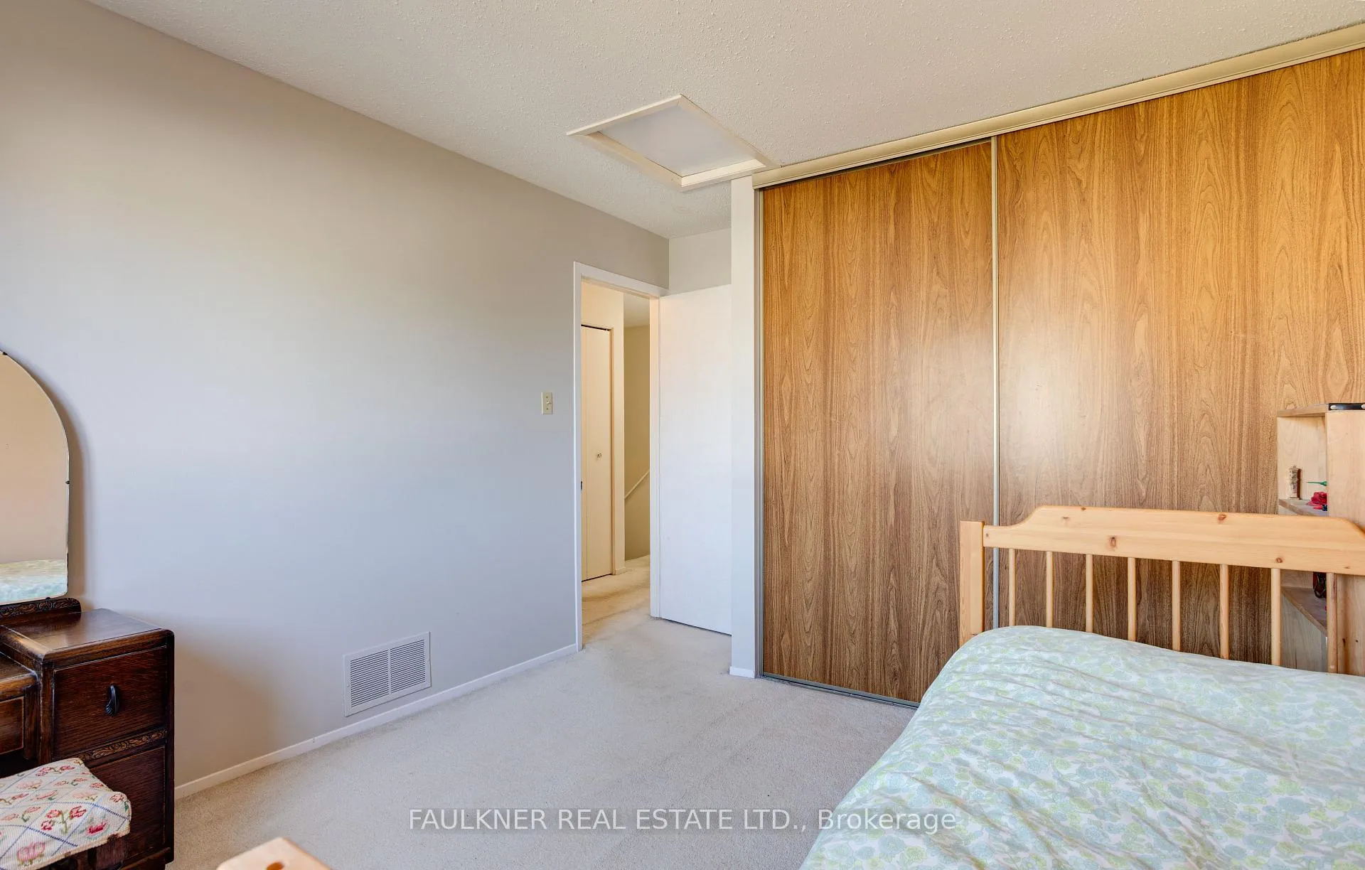 Photo 25 of 1807 Brousseau Crescent, Ottawa, Chateauneuf — HOMEH